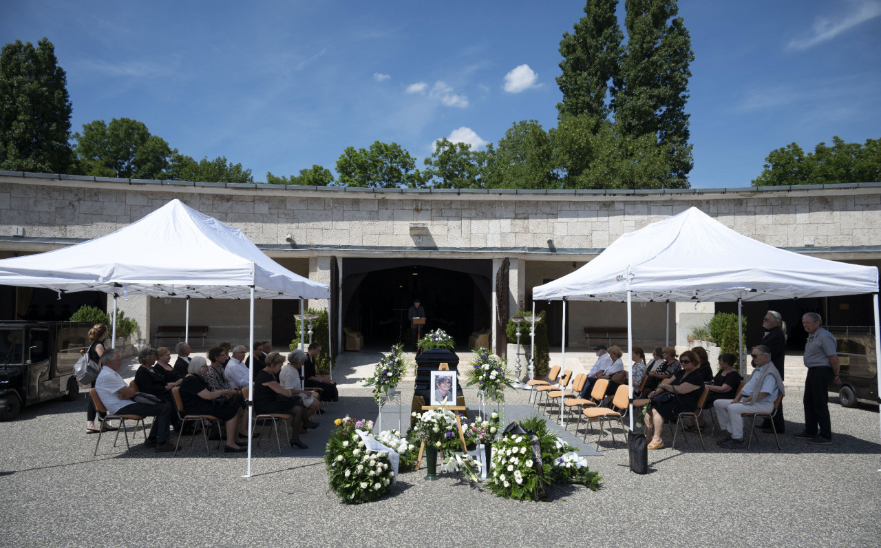 Gyarmathy Lívia Kossuth- és Balázs Béla-díjas filmrendező temetése a Farkasréti temetőben 2022. június 16-án (Fotó: MTI/Szigetváry Zsolt)