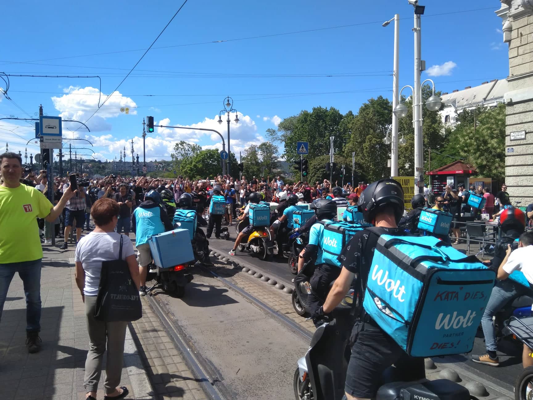 Közzétették a hétfő reggeli budapesti katás tüntetés részleteit a szervezők