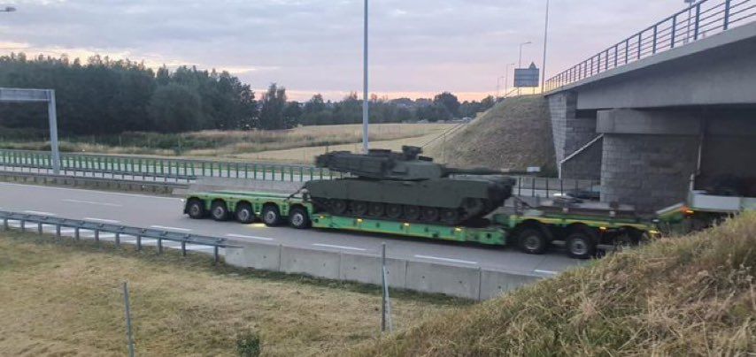 Megérkeztek az első Abrams harckocsik Lengyelországba