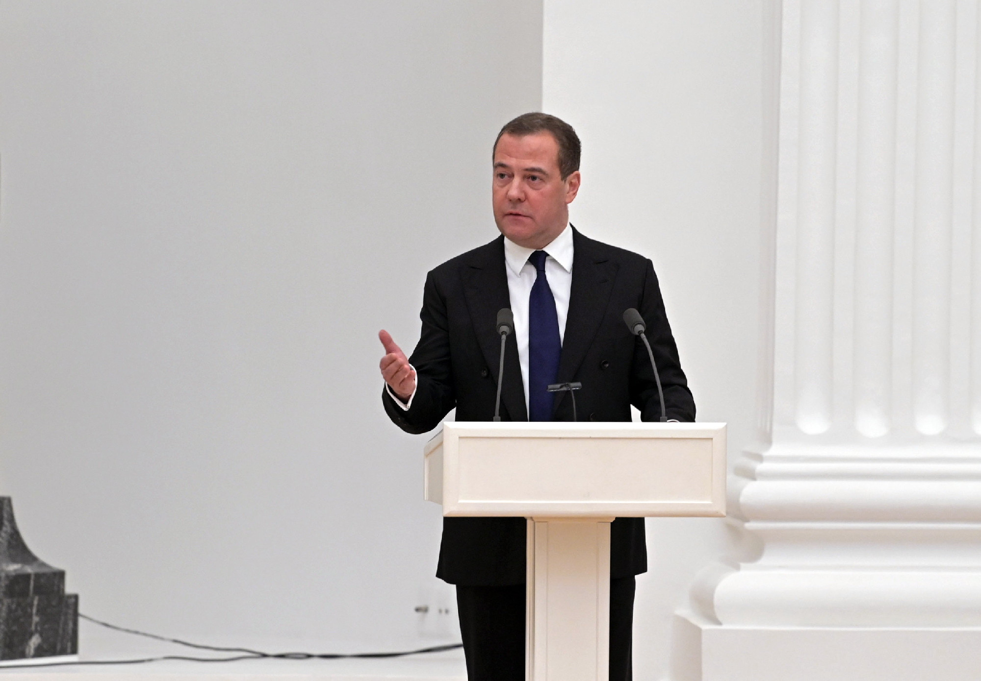 Medvegyev nukleáris háborúval fenyegetőzik