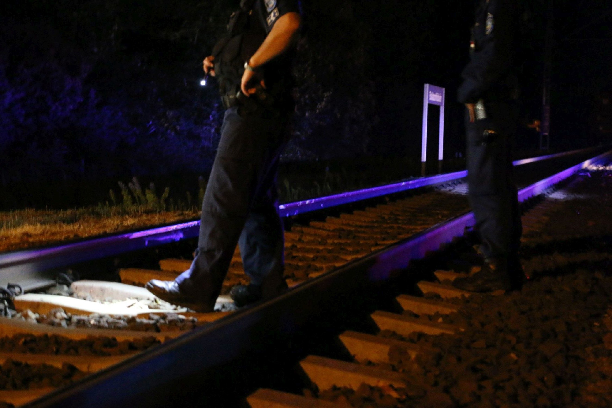 32 éves férfi lépett a vonat elé, nem tudták megmenteni