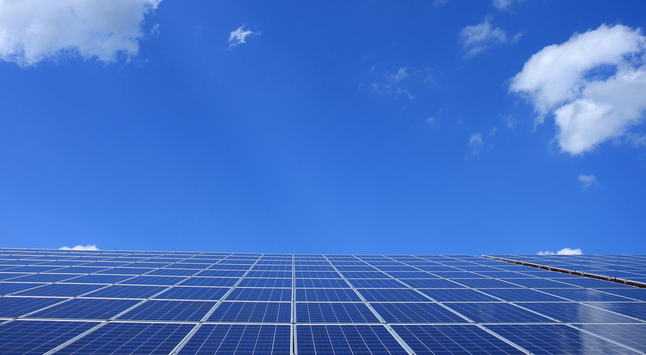 Az MVM Csoport megveszi az ország legnagyobb naperőművét