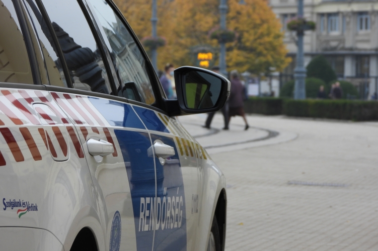Berobbant egy benzinkút tartálya Debrecenben