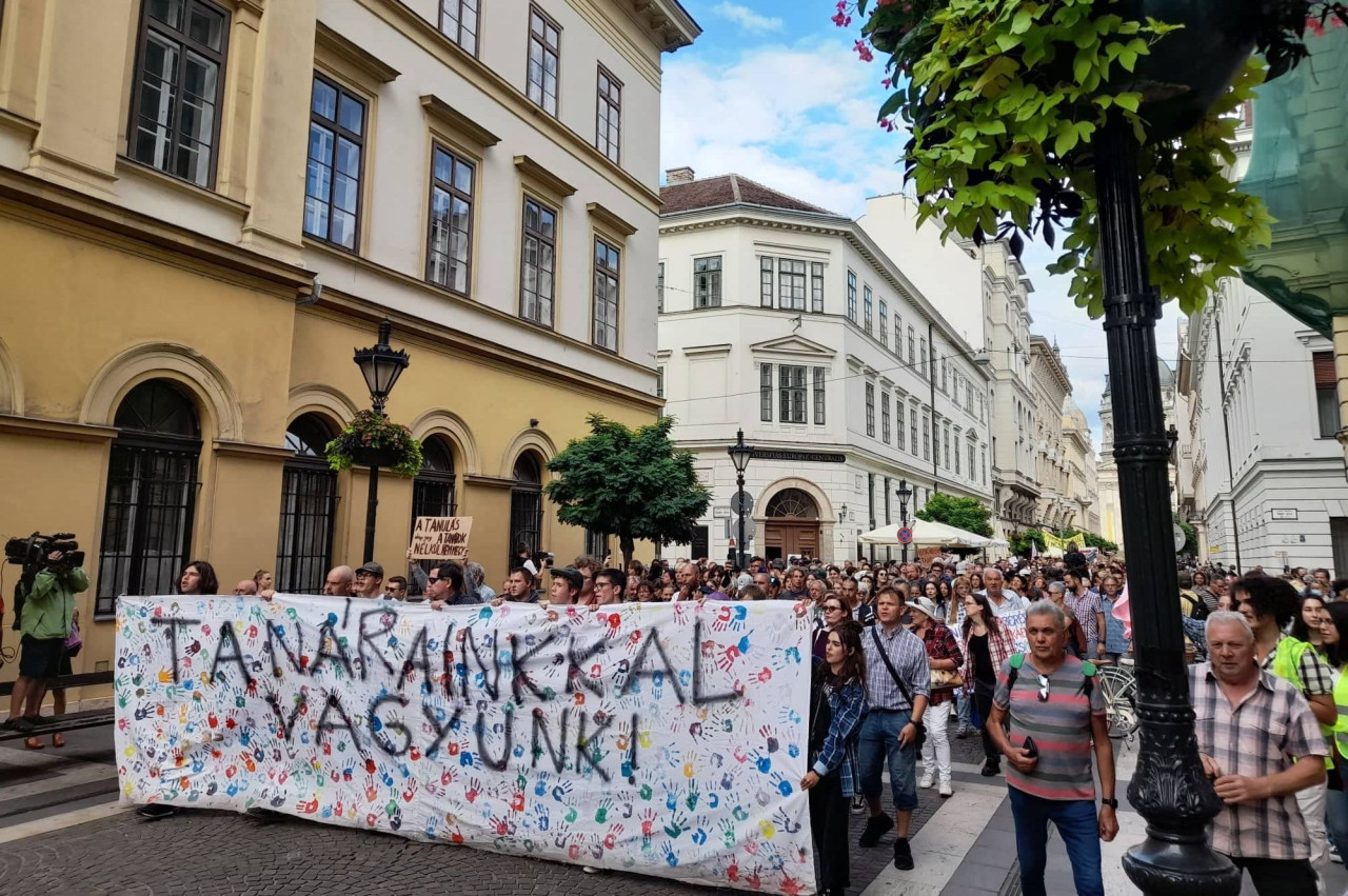 A diáktüntetés résztvevői Budapesten (Fotó: Magyar Hang/Ficsor Benedek)