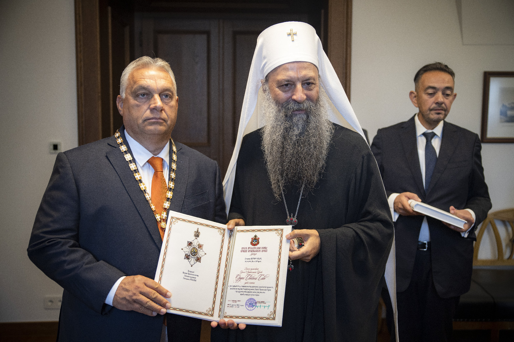 A szerb ortodox pátriárka kitüntette Orbán Viktort, aki szerinte egyedülálló államférfi 