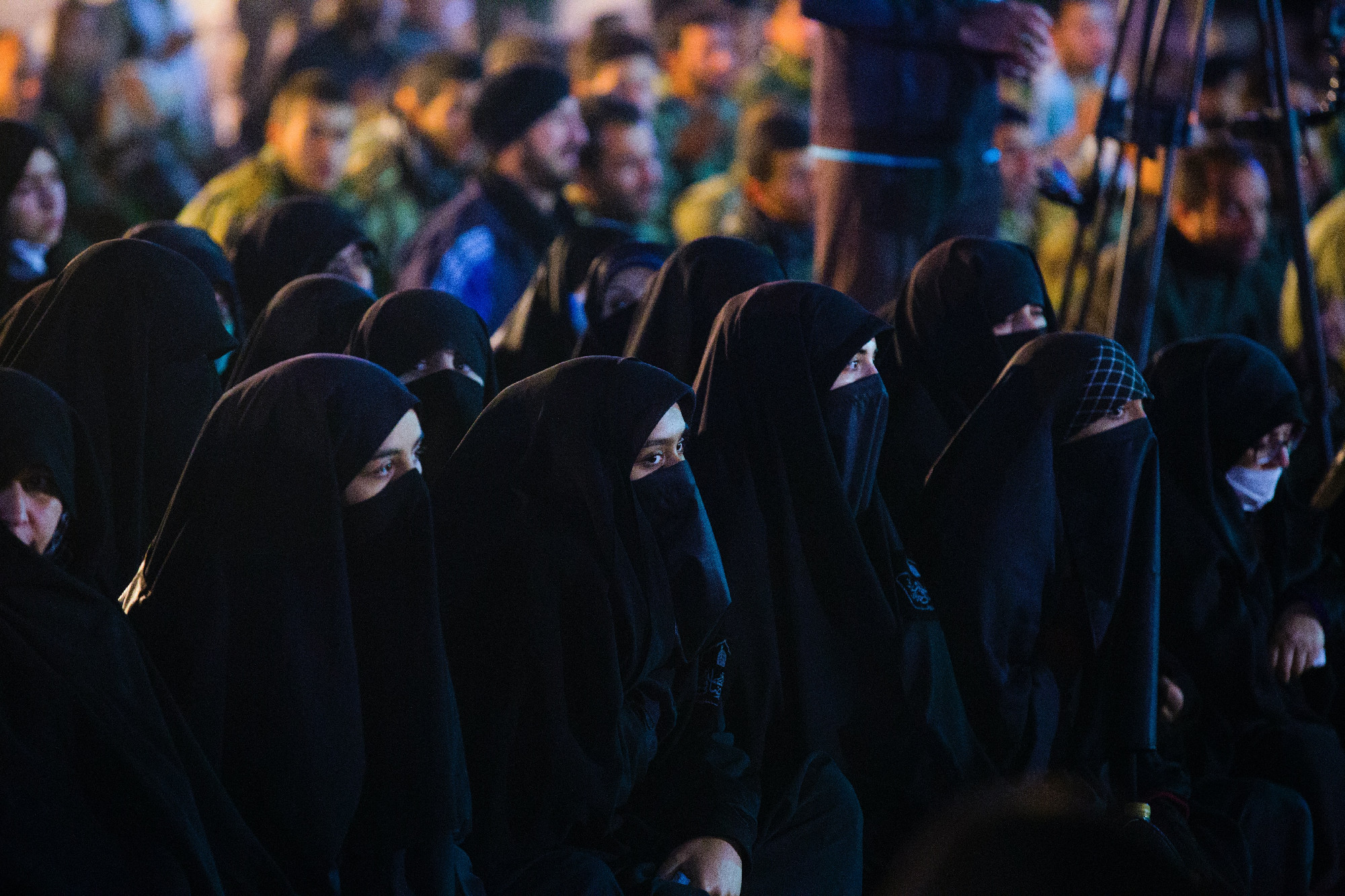 Arcfelismerő technológiával azonosítanák Iránban a hidzsábot nem viselő nőket