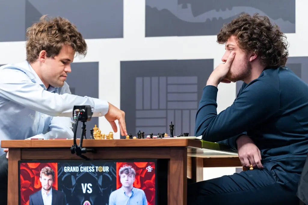 Csalás a világ legjobb sakkozója ellen?