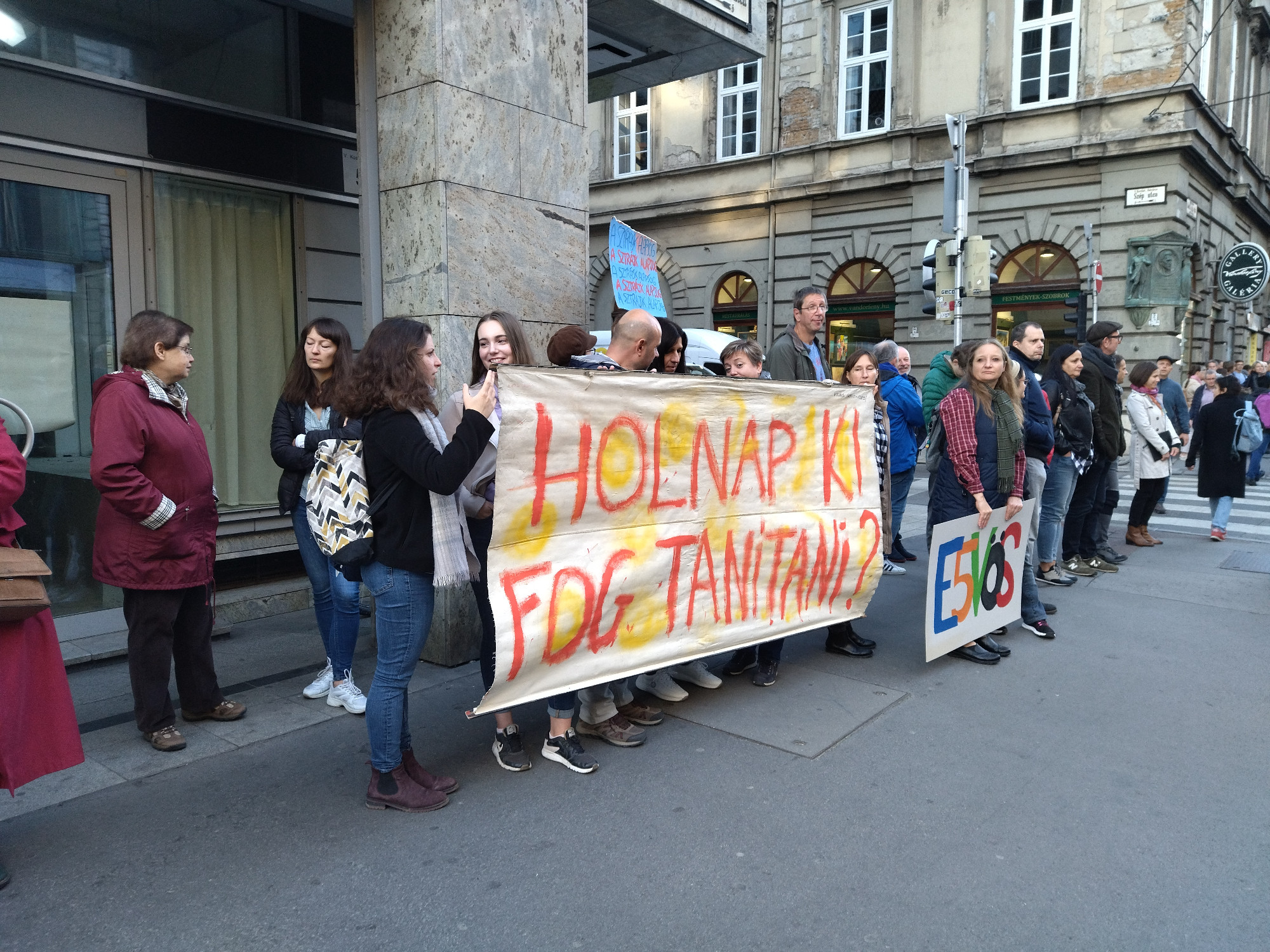 Brüsszelben tárgyaltak a tiltakozó tanárok és diákok a magyar közoktatás helyzetéről