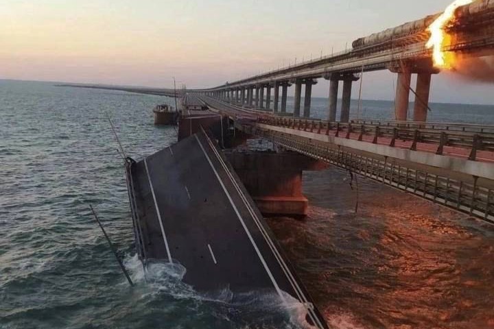 Ennyit tudunk eddig a Krímet Oroszországgal összekötő híd felrobbantásáról