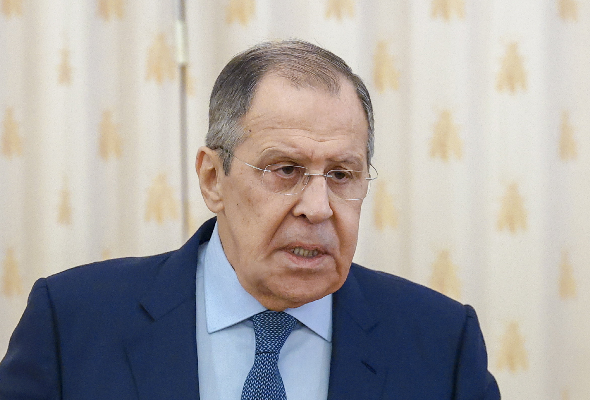 Lavrov: Nincs értelme fenntartani a nyugati orosz nagykövetségeket
