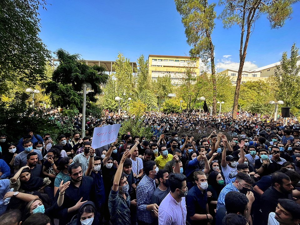 Összecsaptak az iráni rendőrök a tiltakozó diákokkal