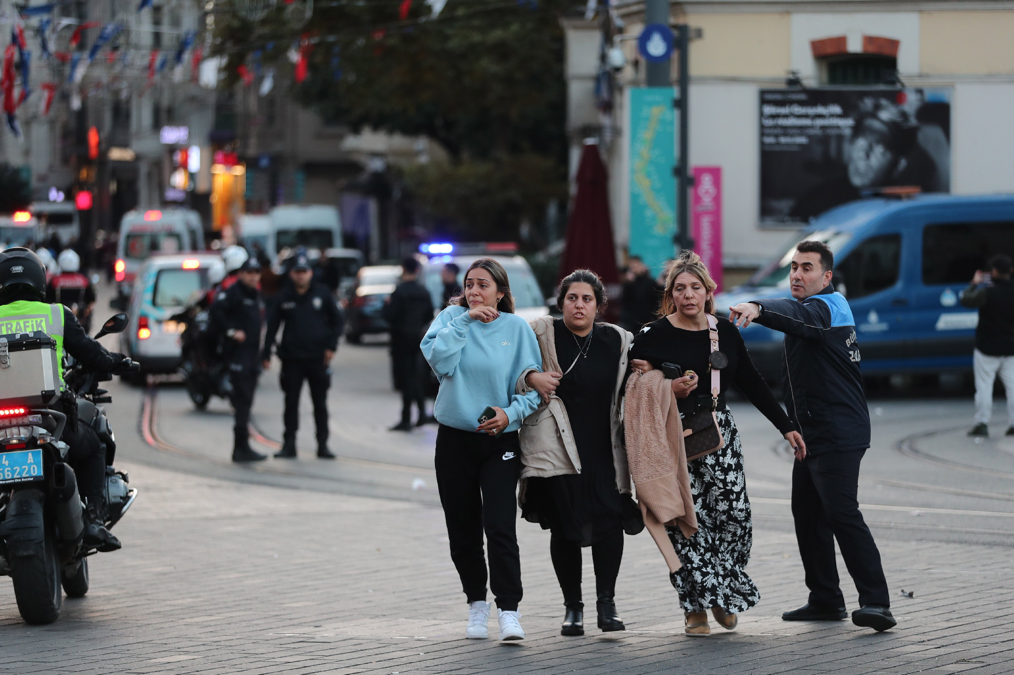 Robbanás történt Isztambul sétálóutcájában