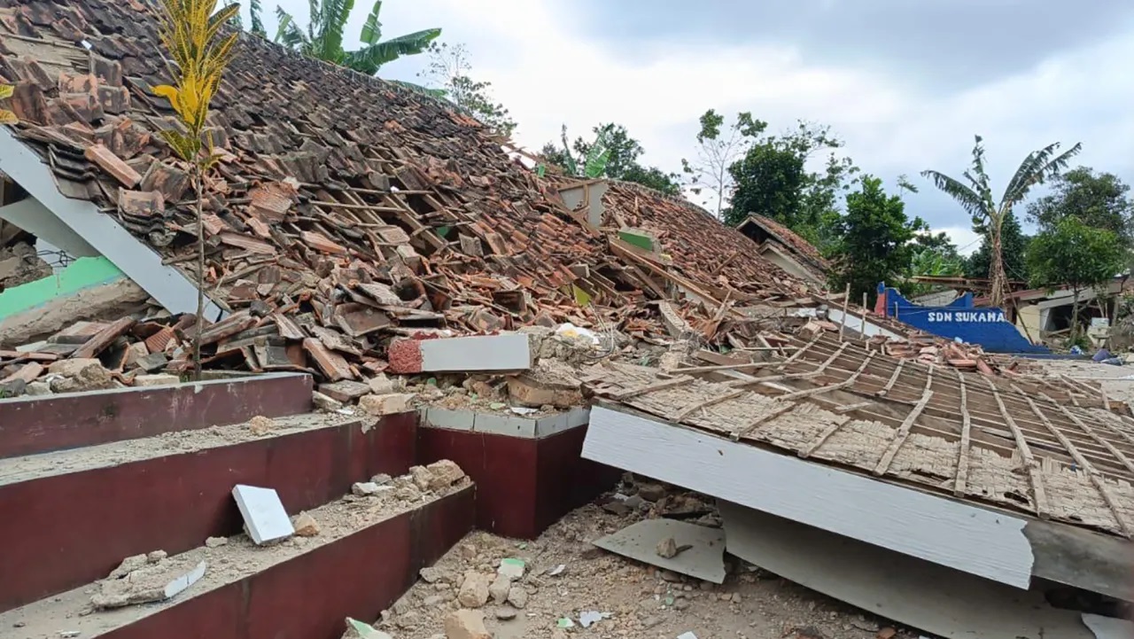 Már 162 halálos áldozata van az indonéziai földrengésnek
