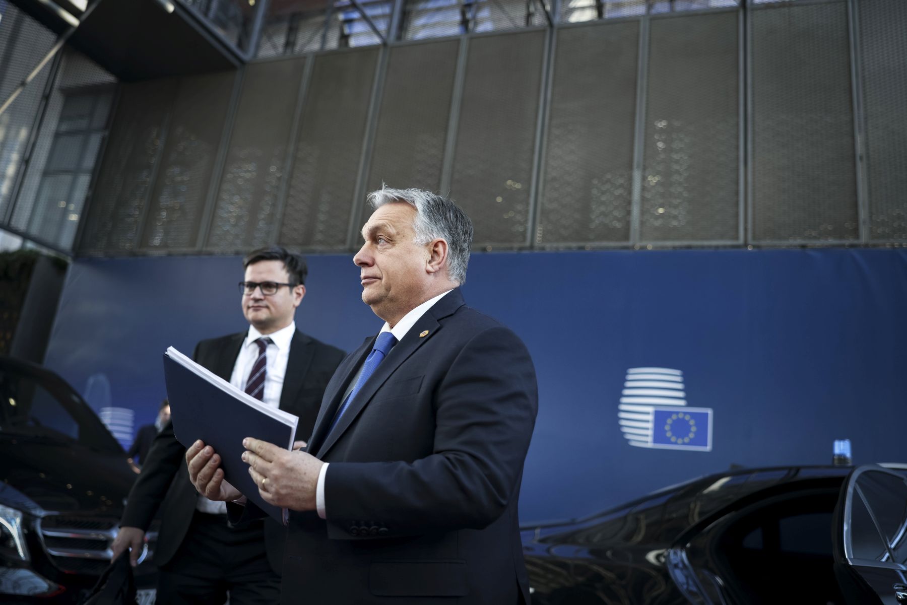 Orbán Viktor Katarból Brüsszelbe repült