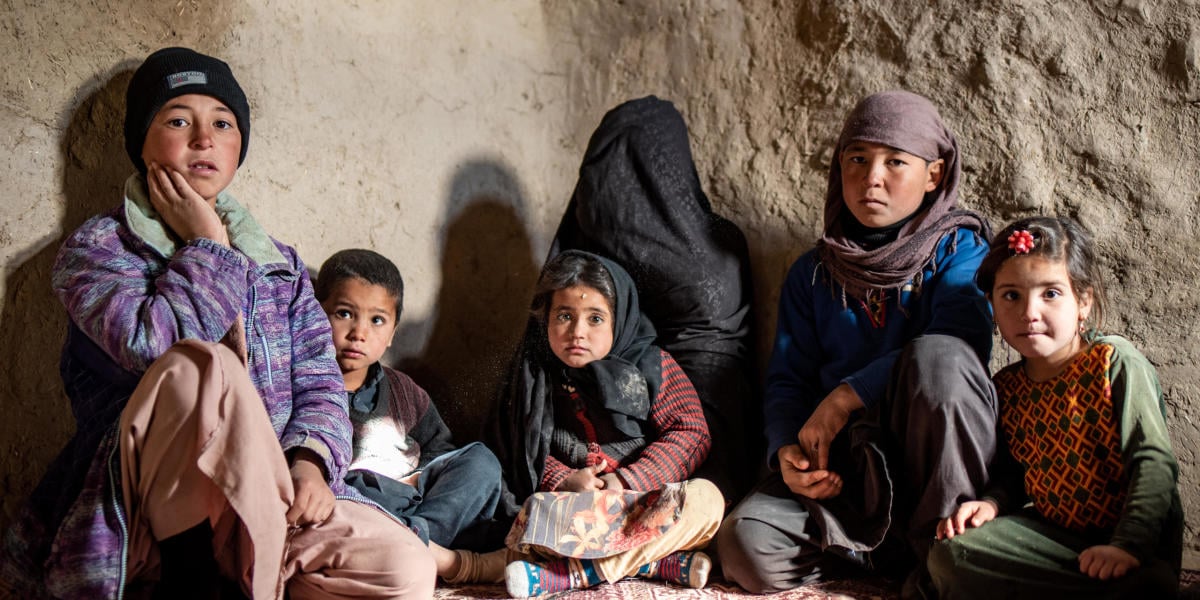 A segélyszervezetek felfüggesztik az afganisztáni működésüket