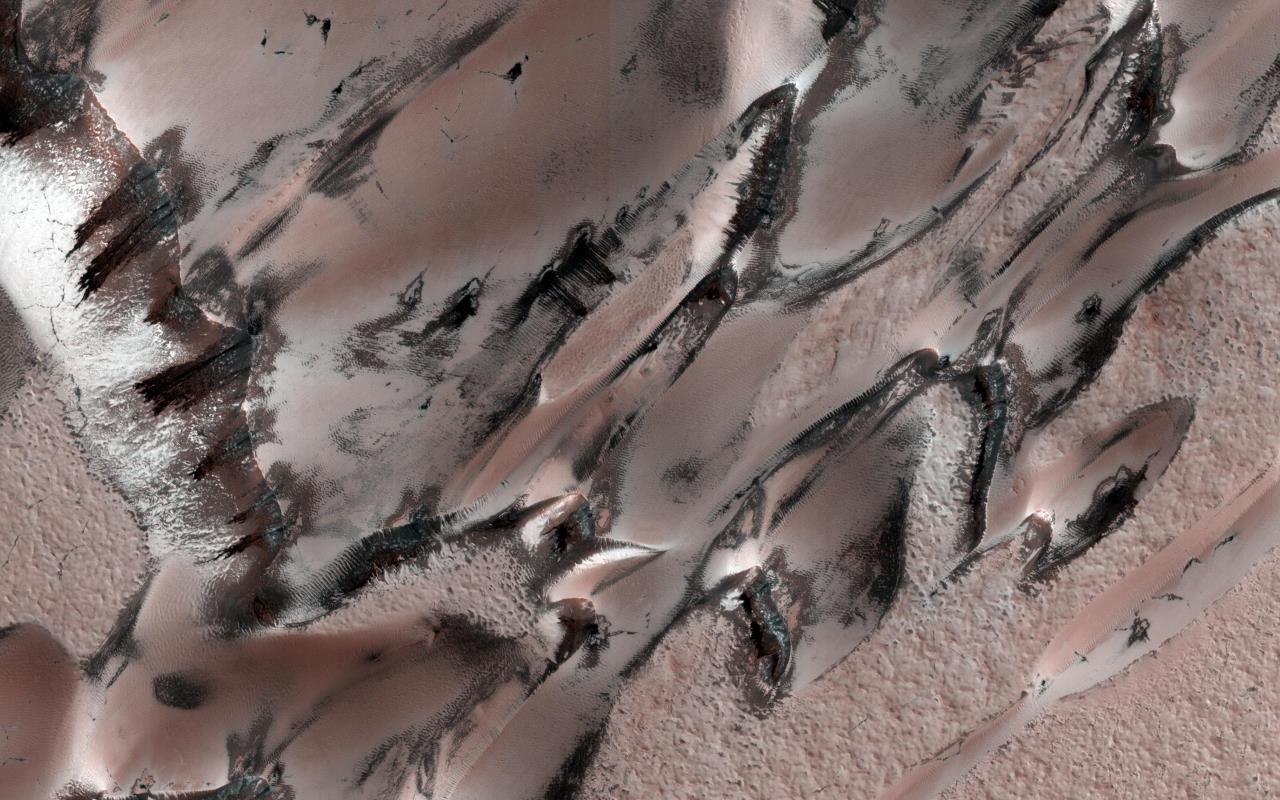 A Marson kocka alakú pelyhekben esik a szárazjégből képződő hó