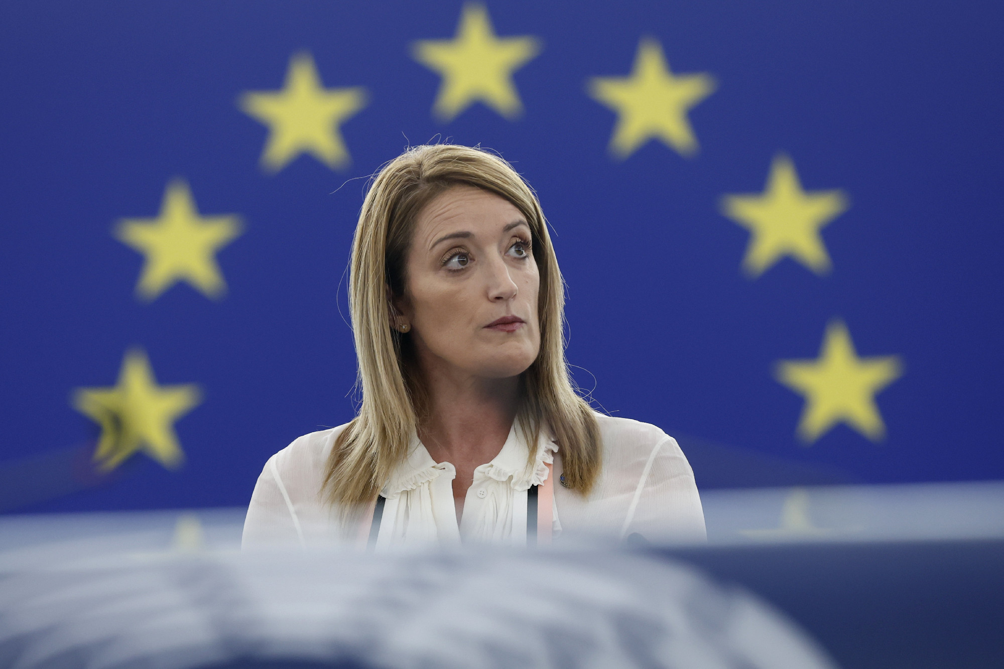 Az EP sürgősségi eljárást indít két képviselője mentelmi joga felfüggesztésére