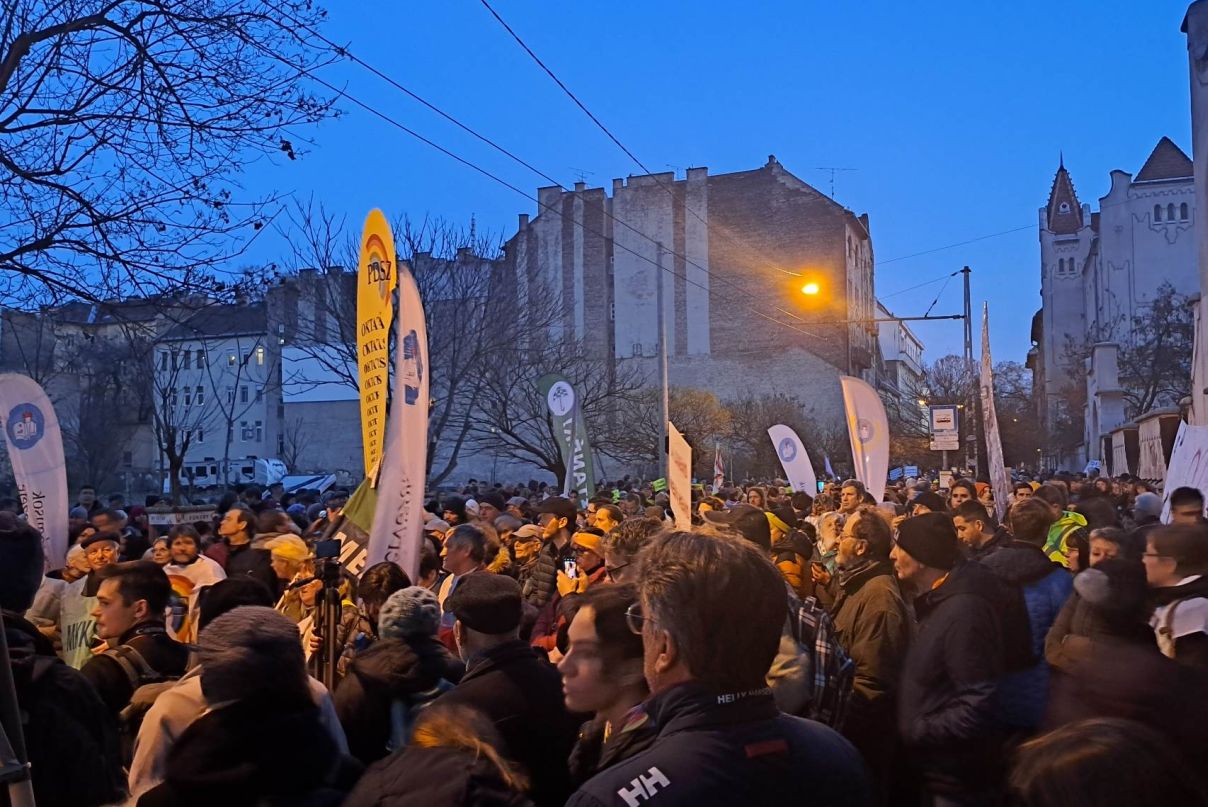 „Nem akarok a vármegyében jobbágy lenni” – ismét tüntettek az oktatásért Budapesten
