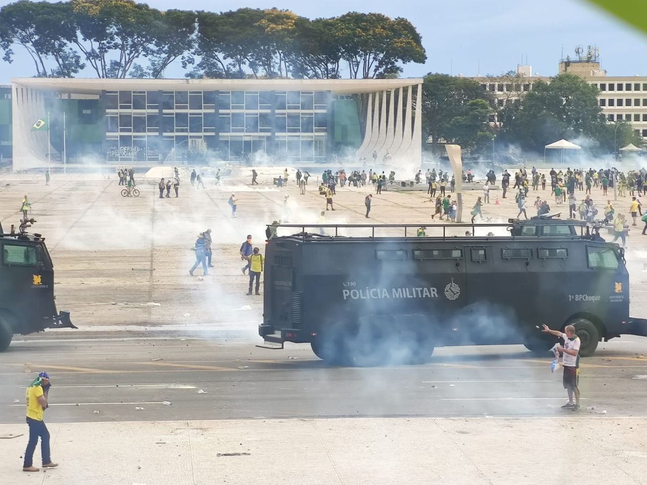 Demokráciapárti tömegtüntetések Brazíliában a bolsonaroista zavargások ellen
