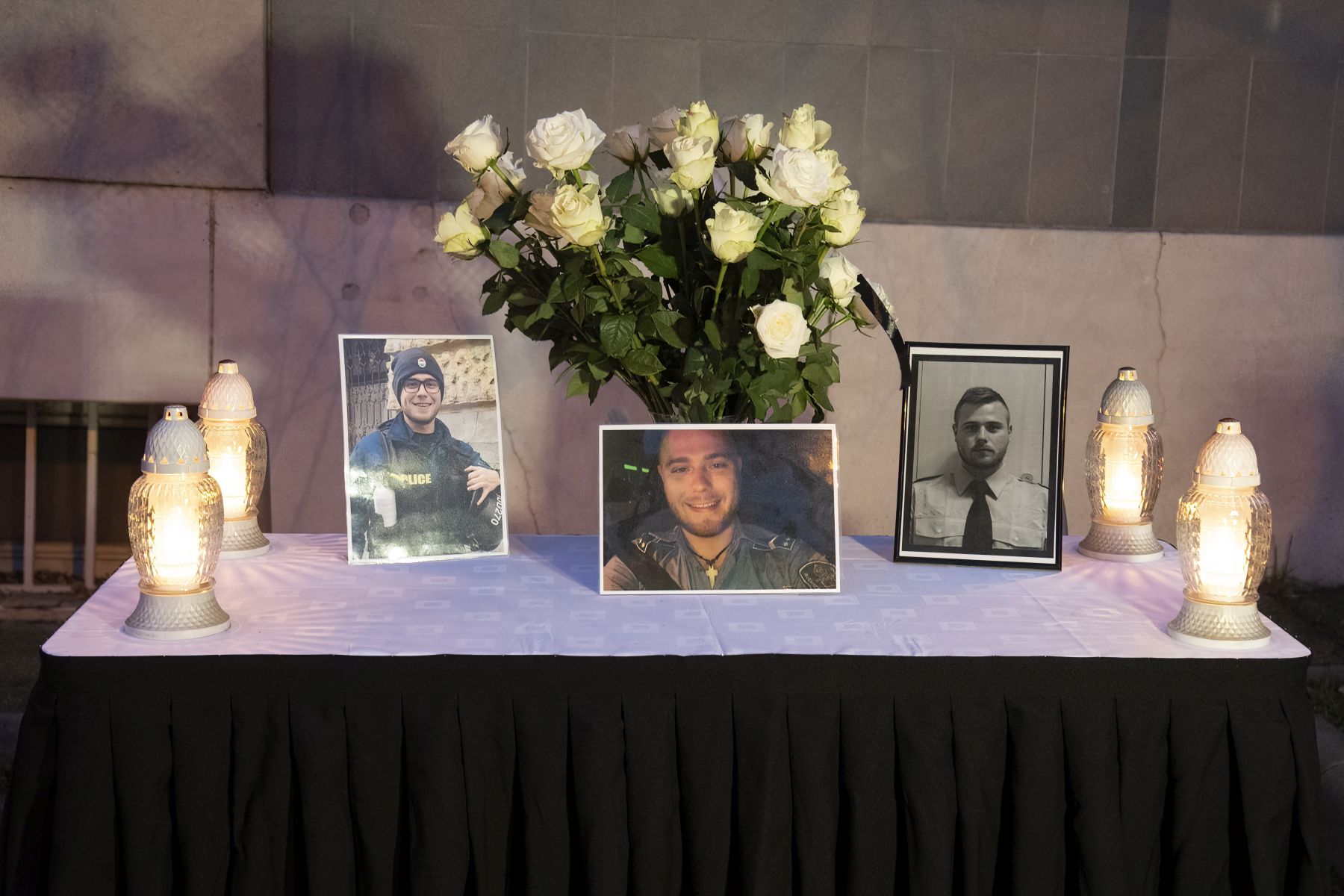 Ötmillió forintot kapott Újbudától a meggyilkolt rendőr családja