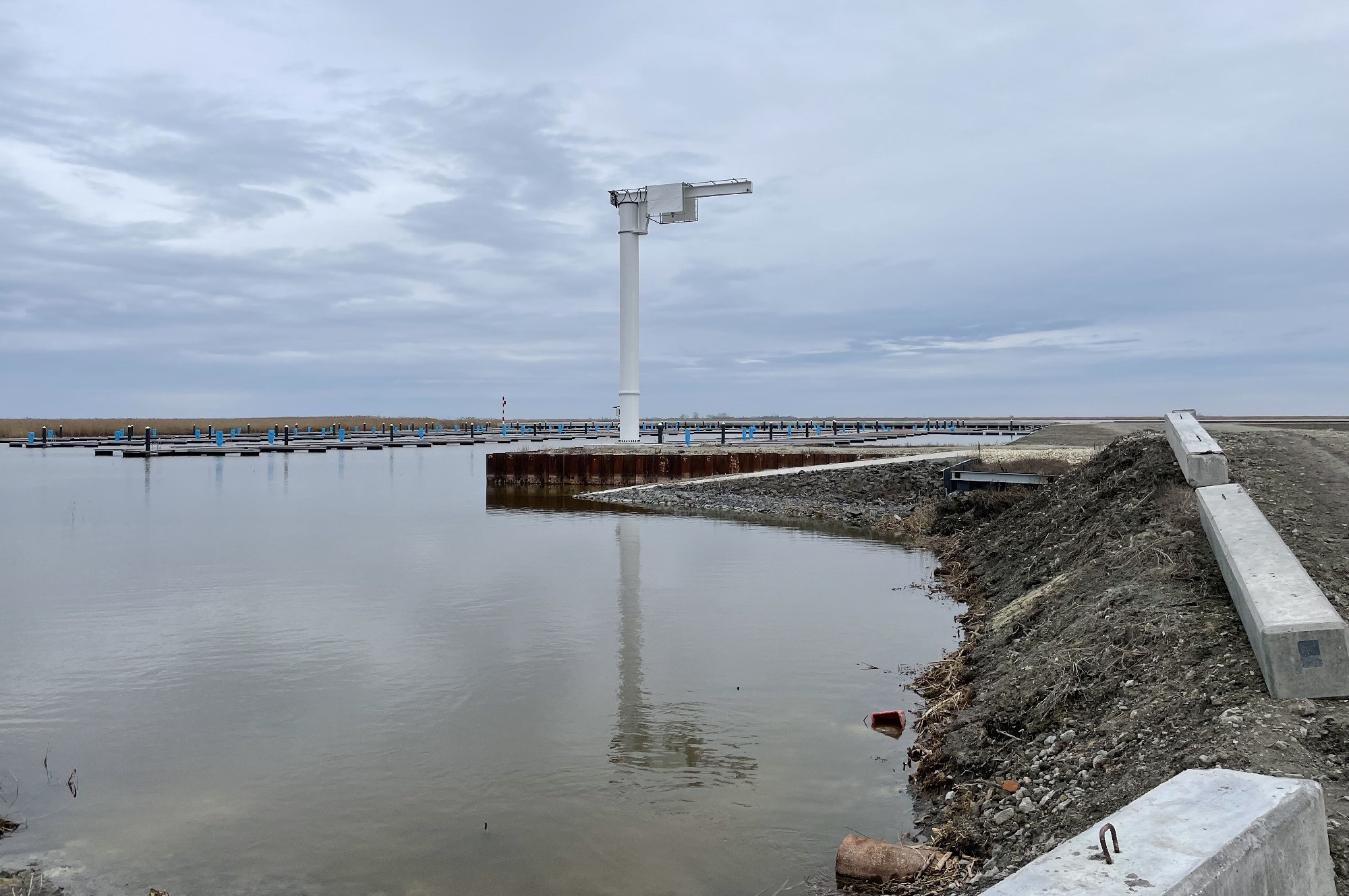 Milliárdok és beton – Szerény TÜZÉP lett a Fertő tó környékéből 
