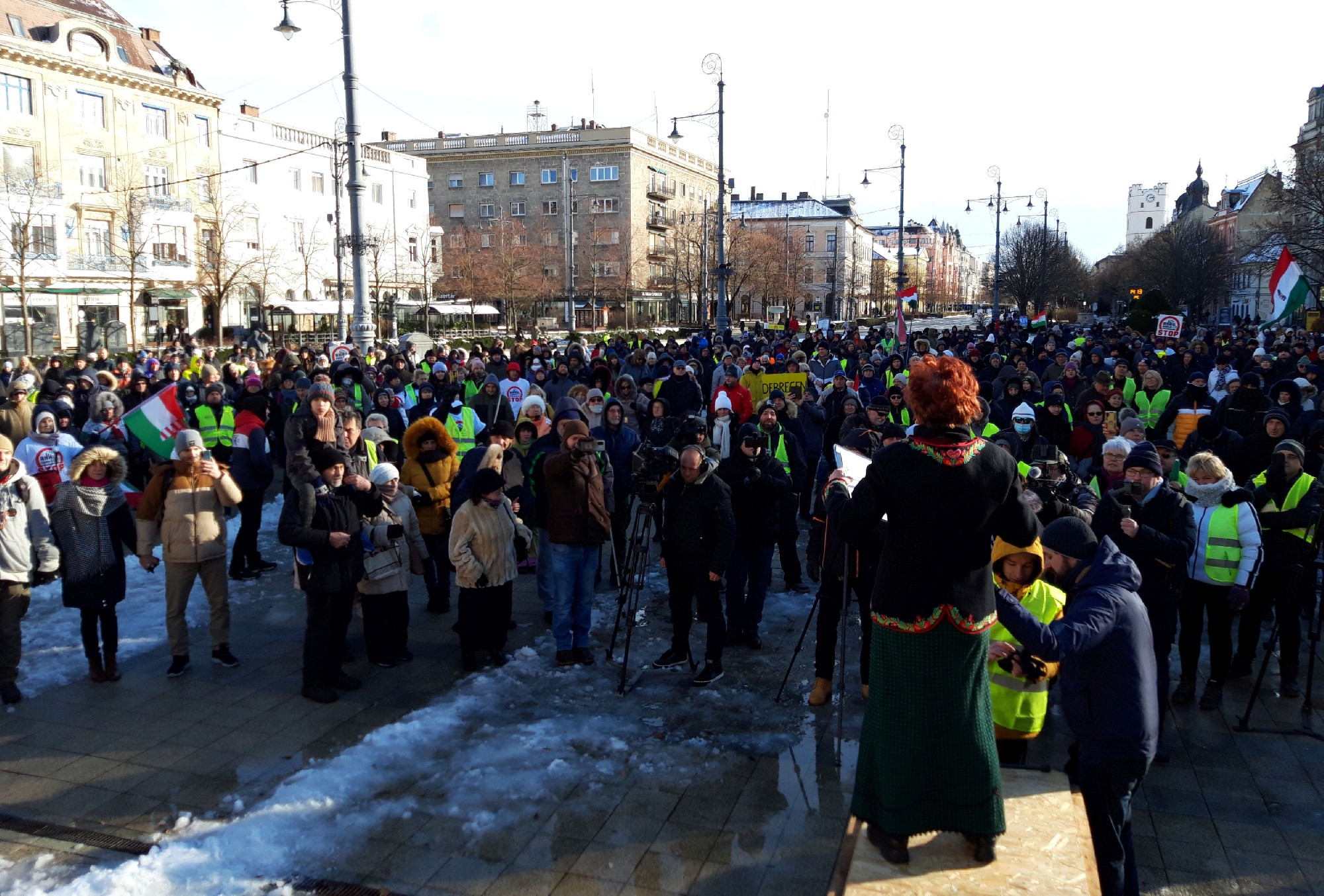 Viharos tüntetést tartottak Debrecenben az akkugyár ellen