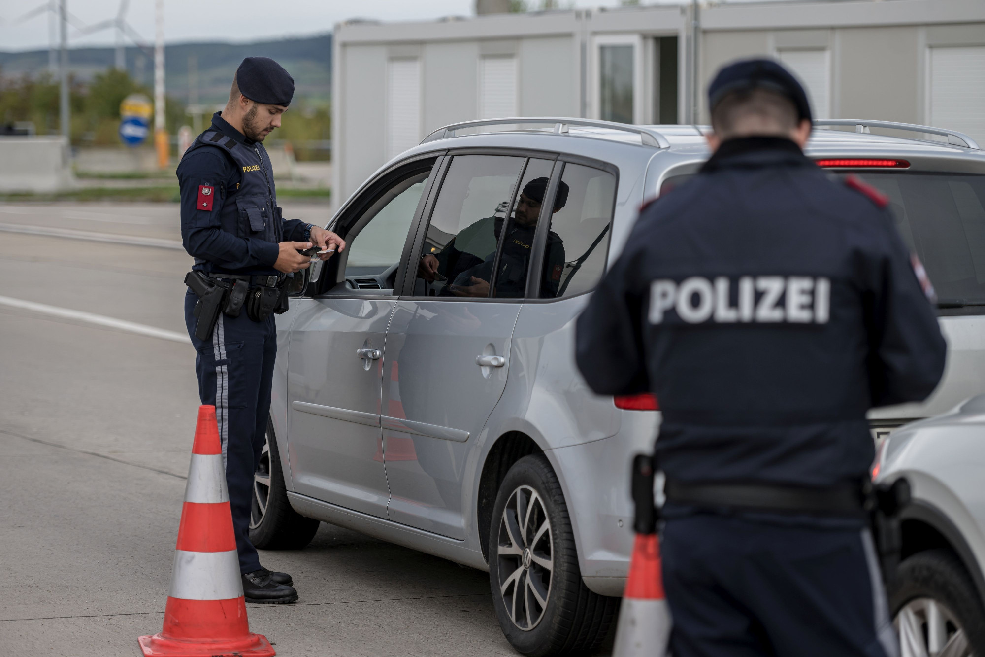 Az osztrák kancellár bekeményített a migrációval kapcsolatban