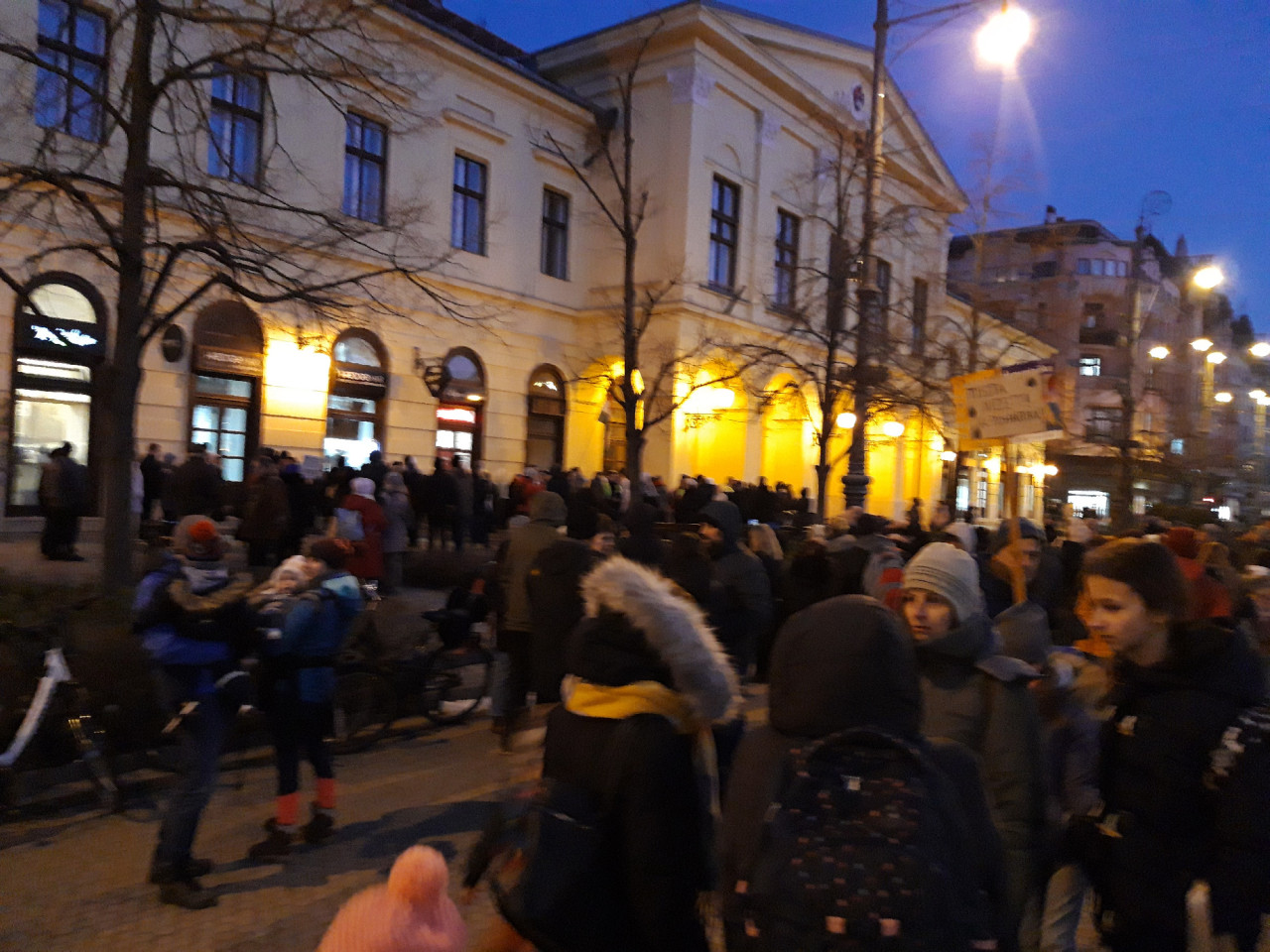 Civilek tüntettek az akkugyár ellen Debrecenben