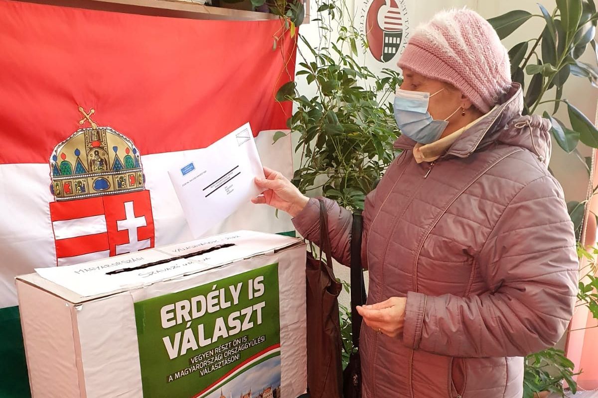 Bezárják az erdélyi Demokrácia-központokat