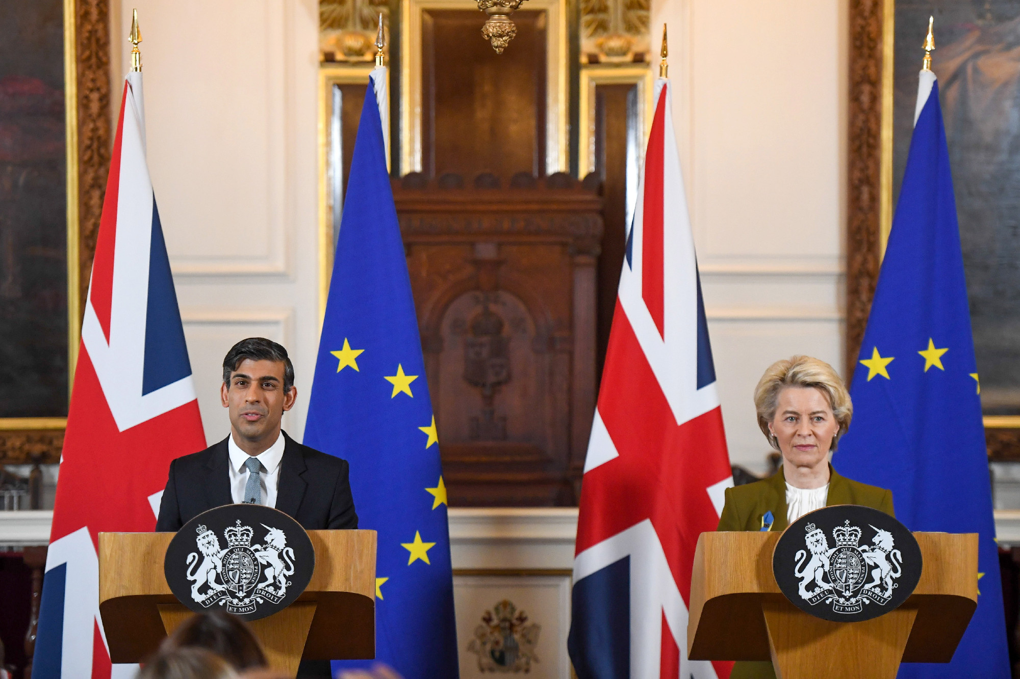 Megállapodott az EU és a brit kormány a brexit legvitásabb kérdésében