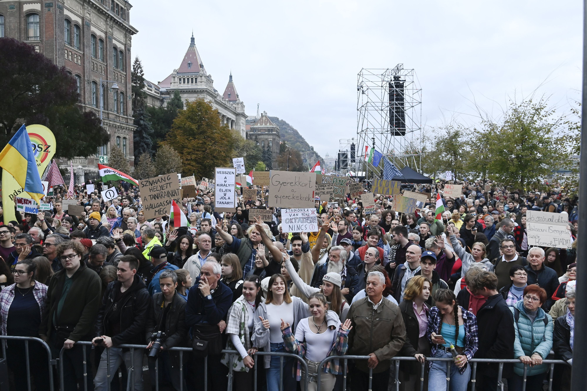 Jobbik: Ötven százalékos fizetésemelést a tanároknak!