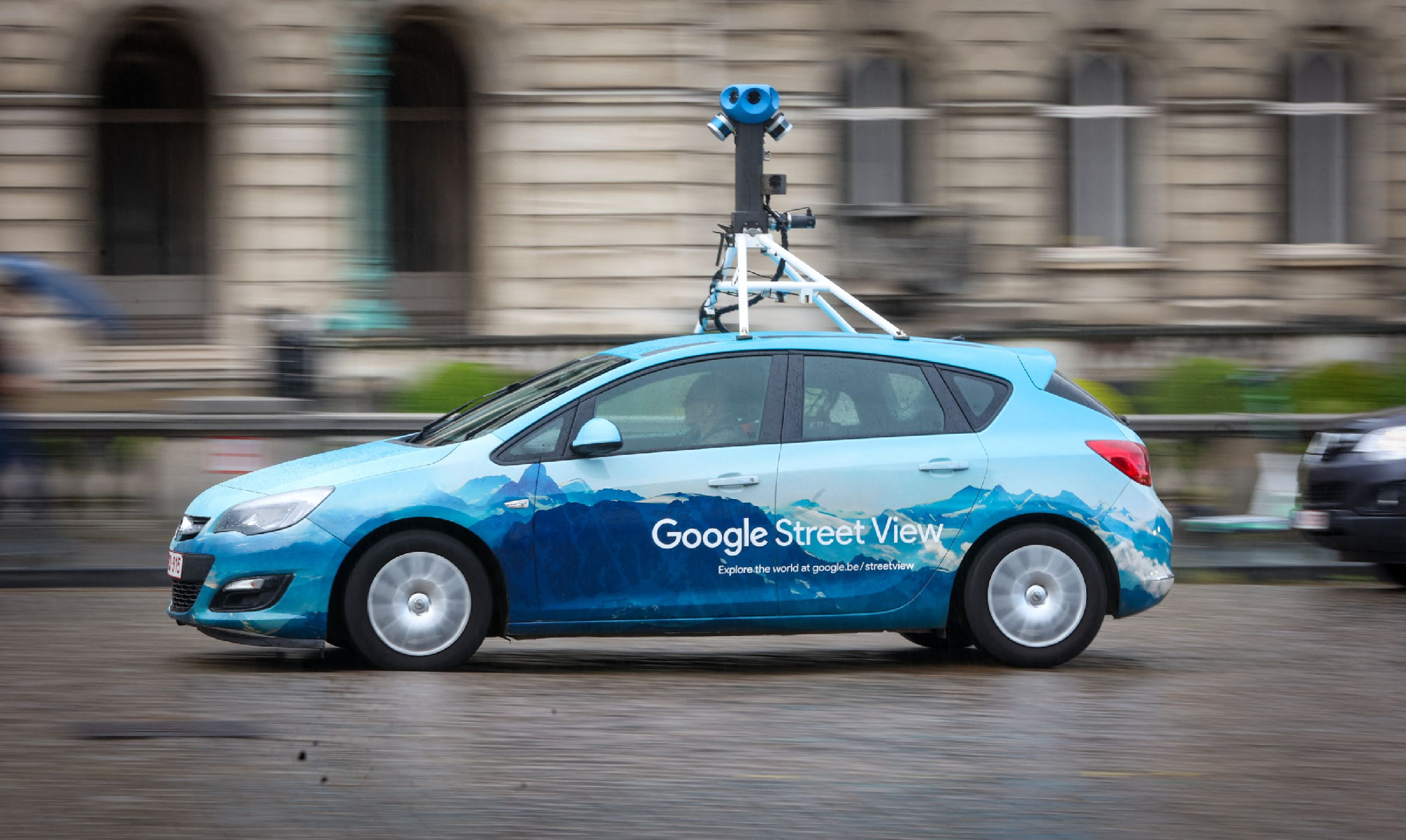 Újra magyar utakon a Google Street View autói