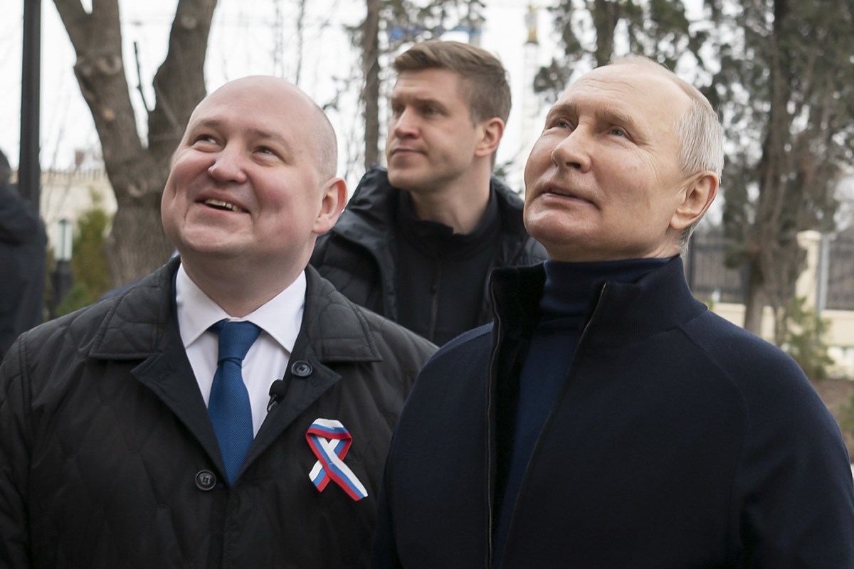 Az ukrajnai Mariupolba látogatott a Nemzetközi Büntetőbíróság által körözött Putyin