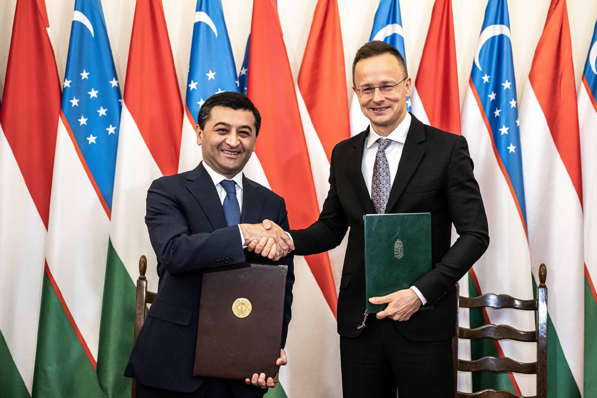 „Diplomáciatörténeti esemény” – Szijjártó bejelentette, hogy megnyílt Üzbegisztán budapesti nagykövetsége