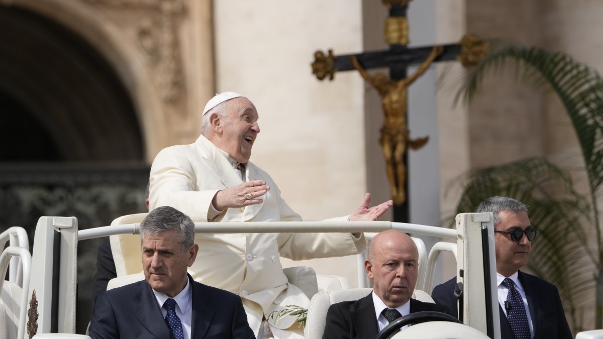 A kórházból kiengedett Ferenc pápa megnyitotta a húsvéti nagyhetet