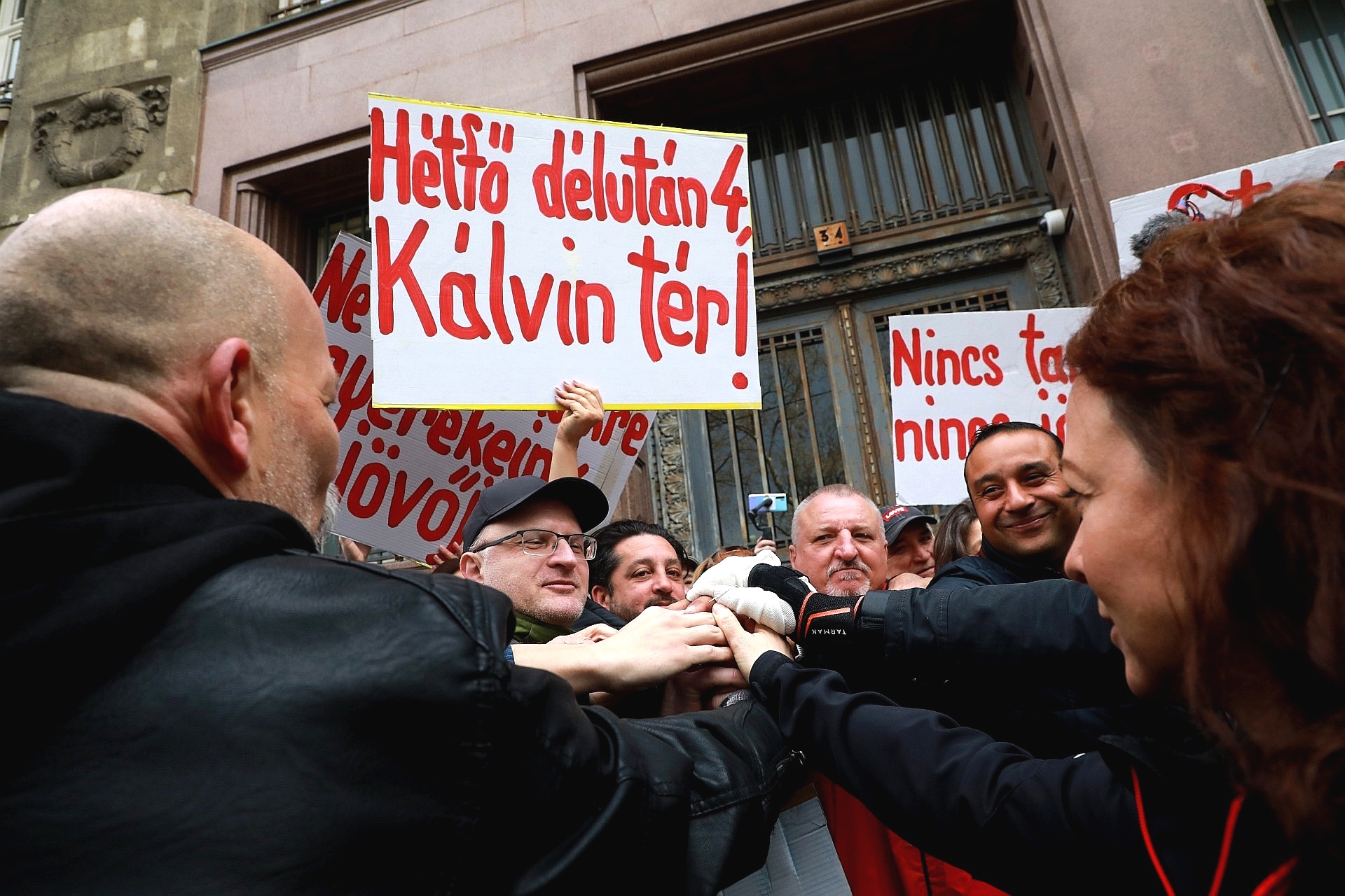 Válaszoltak Pintér Sándorék a tüntető és sztrájkoló tanároknak