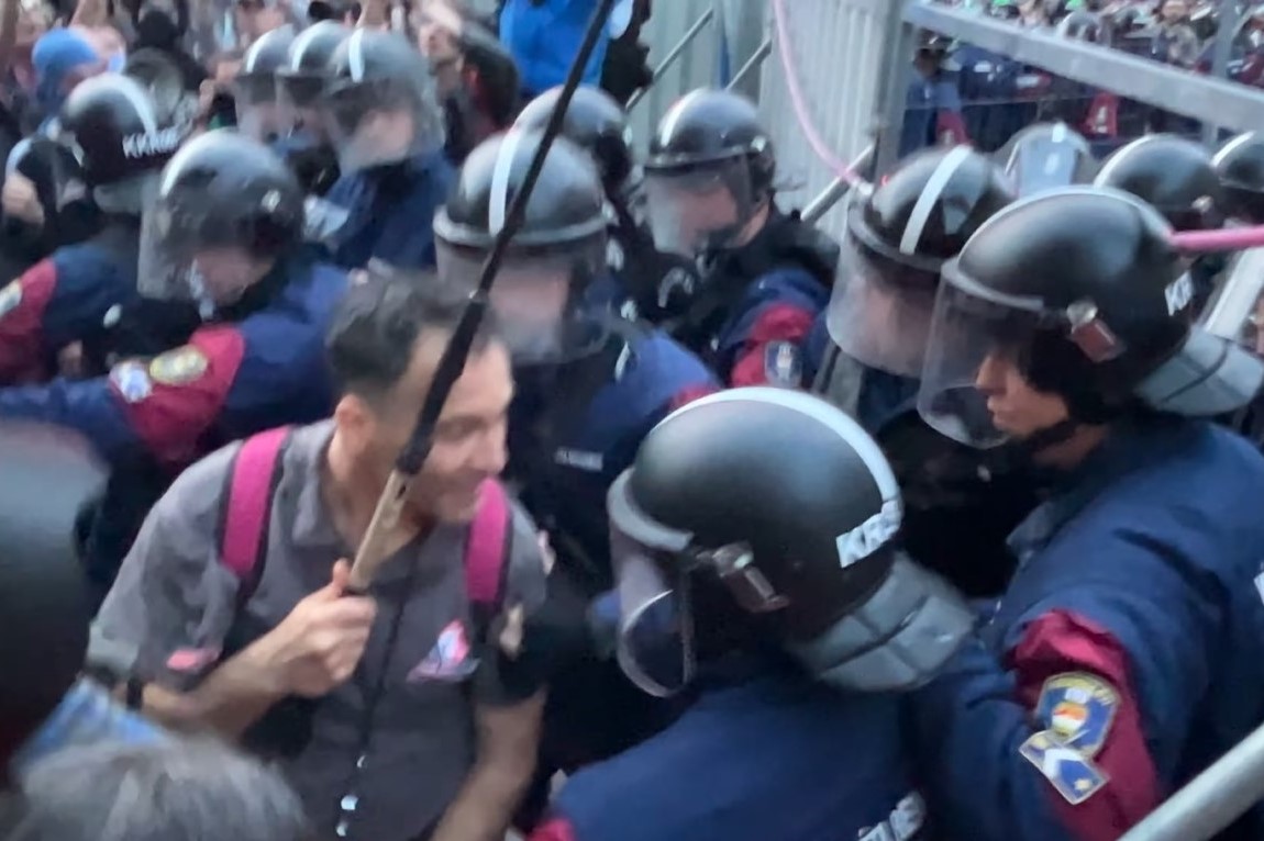 Volt főrendőrt vettek őrizetbe a Karmelitánál történt összecsapás után