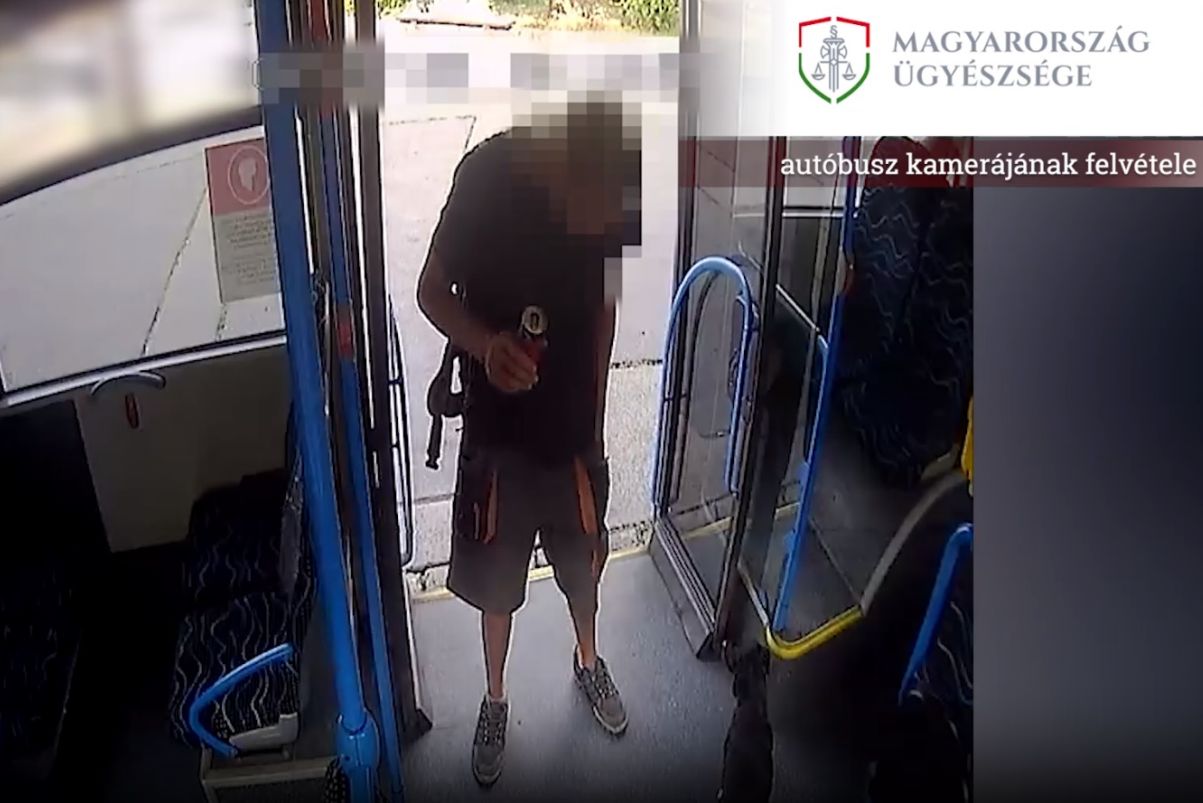Megdobott egy férfi egy buszsofőrt, mert rászólt, hogy nincs a kutyáján se póráz, se szájkosár