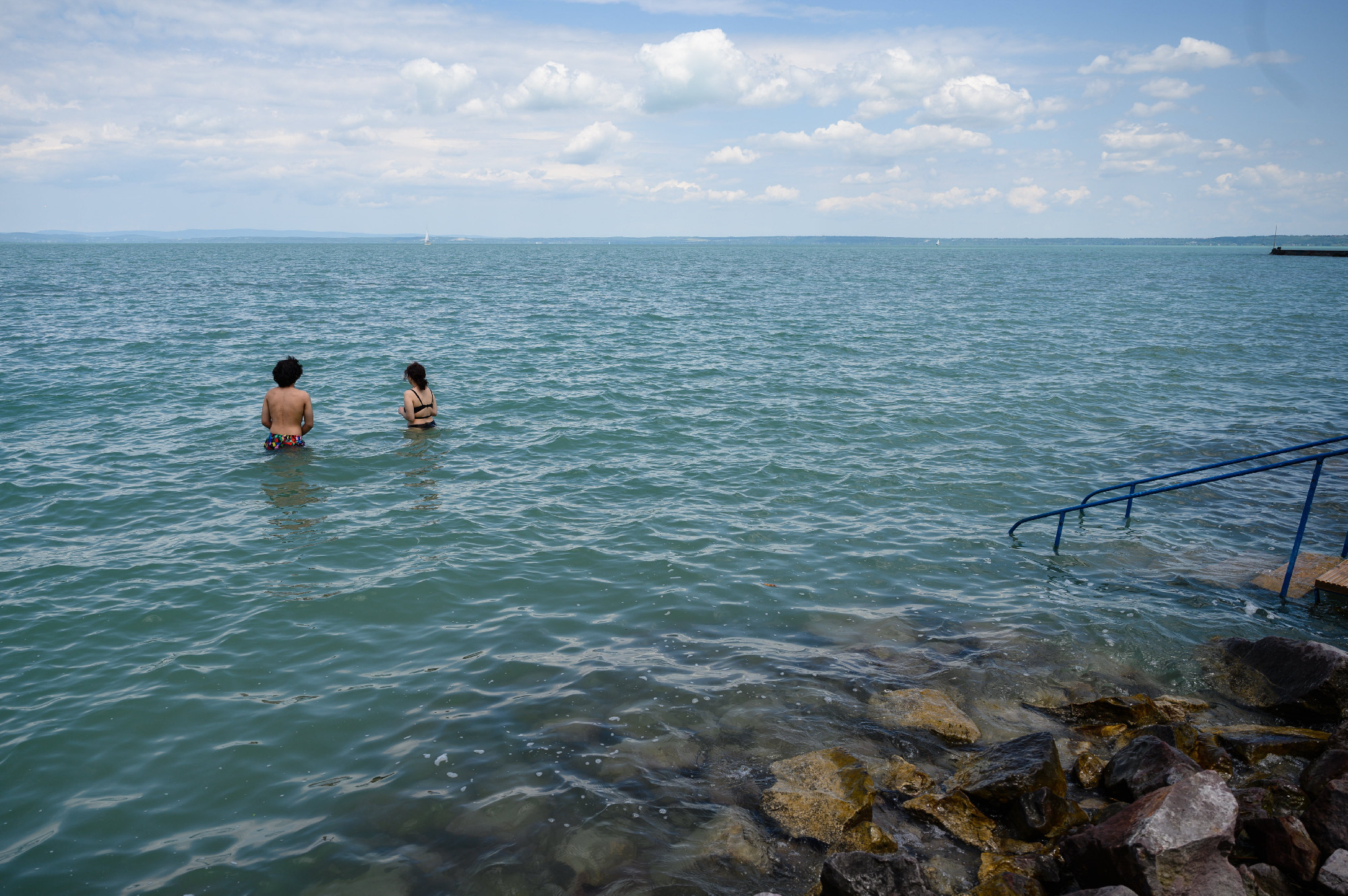 Balatoni szezon: a magyarok egy hét helyett inkább hétvégén nyaralnak a tónál