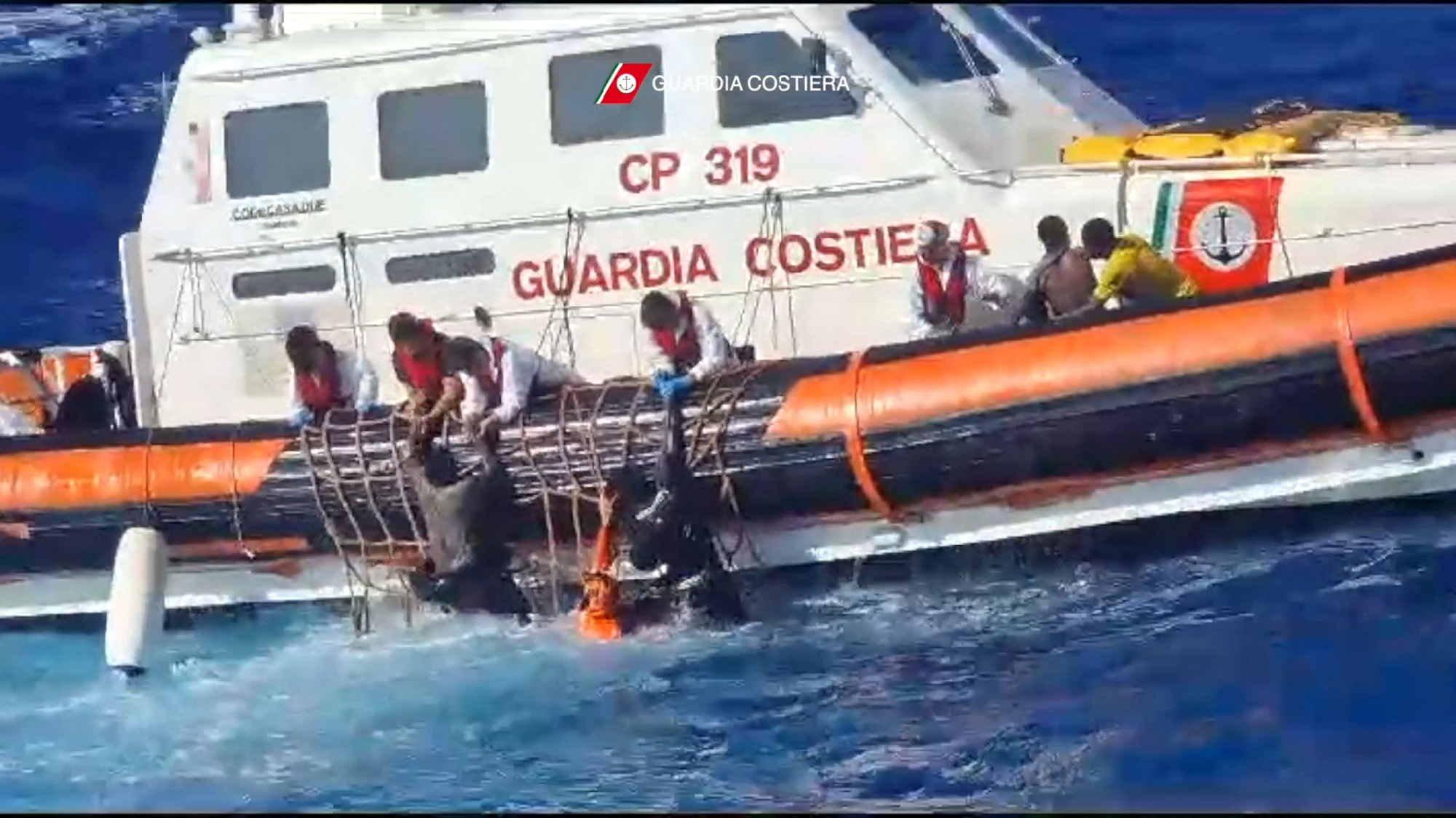 Újabb hajó süllyedt el Lampedusánál, több tucatnyian odavesztek