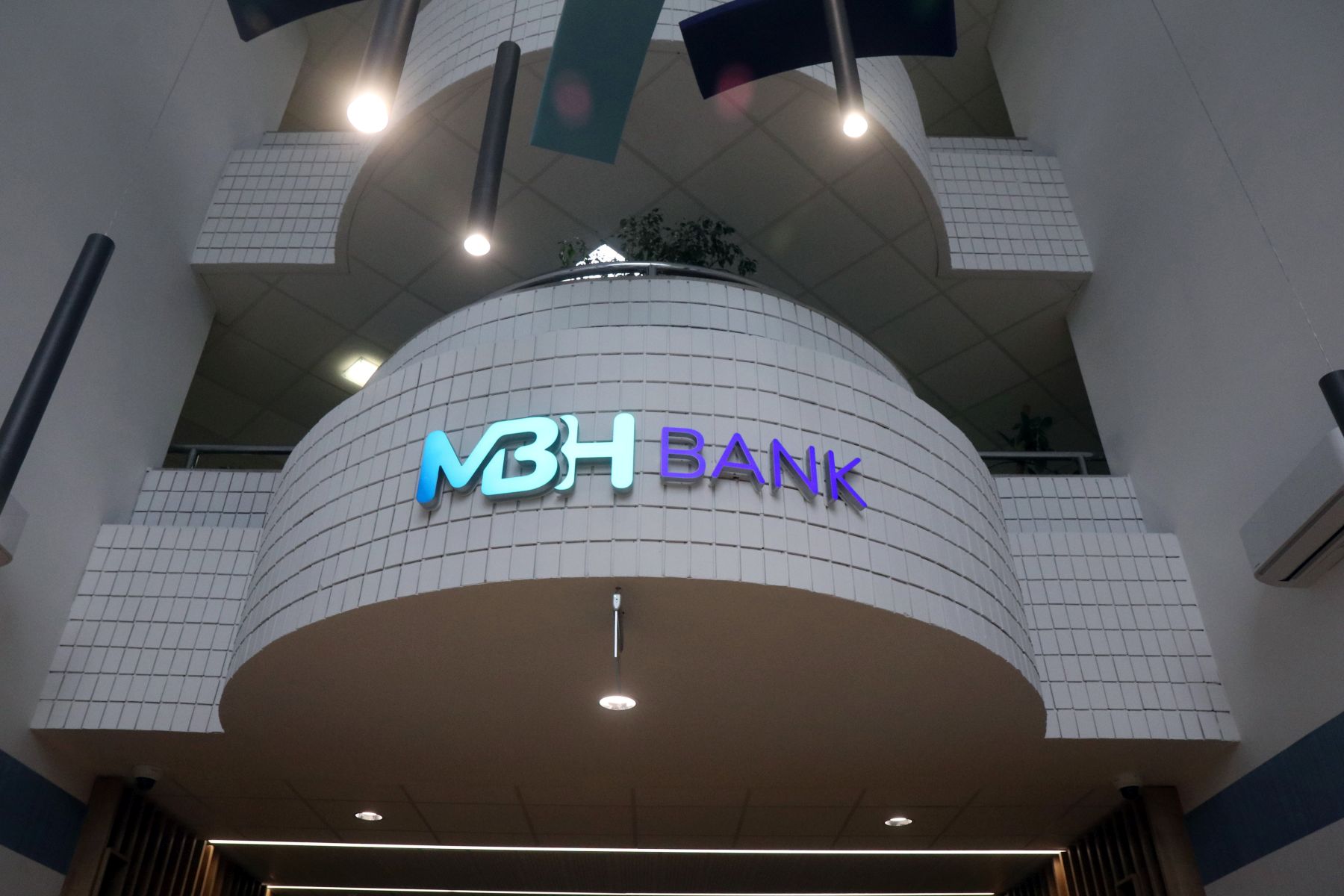 Létszámleépítésbe kezd a Mészáros-érdekeltség MBH Bank
