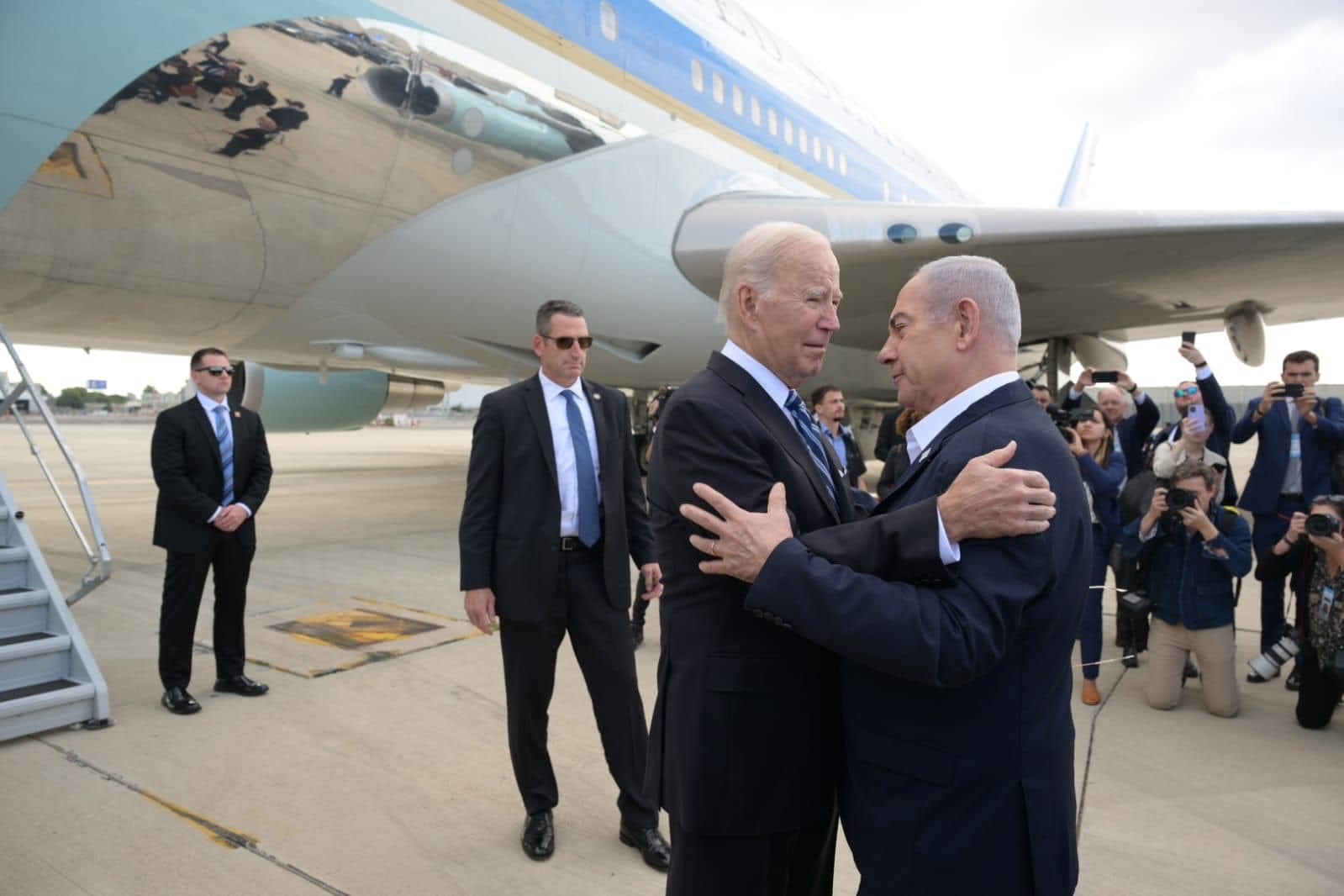 Joe Biden: Izrael belement, hogy humanitárius segélyek érkezhessenek Gázába