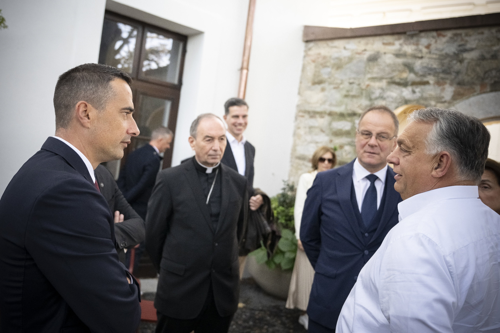 Október 23: egyszerre ért Veszprémbe Orbán Viktor és a Momentum