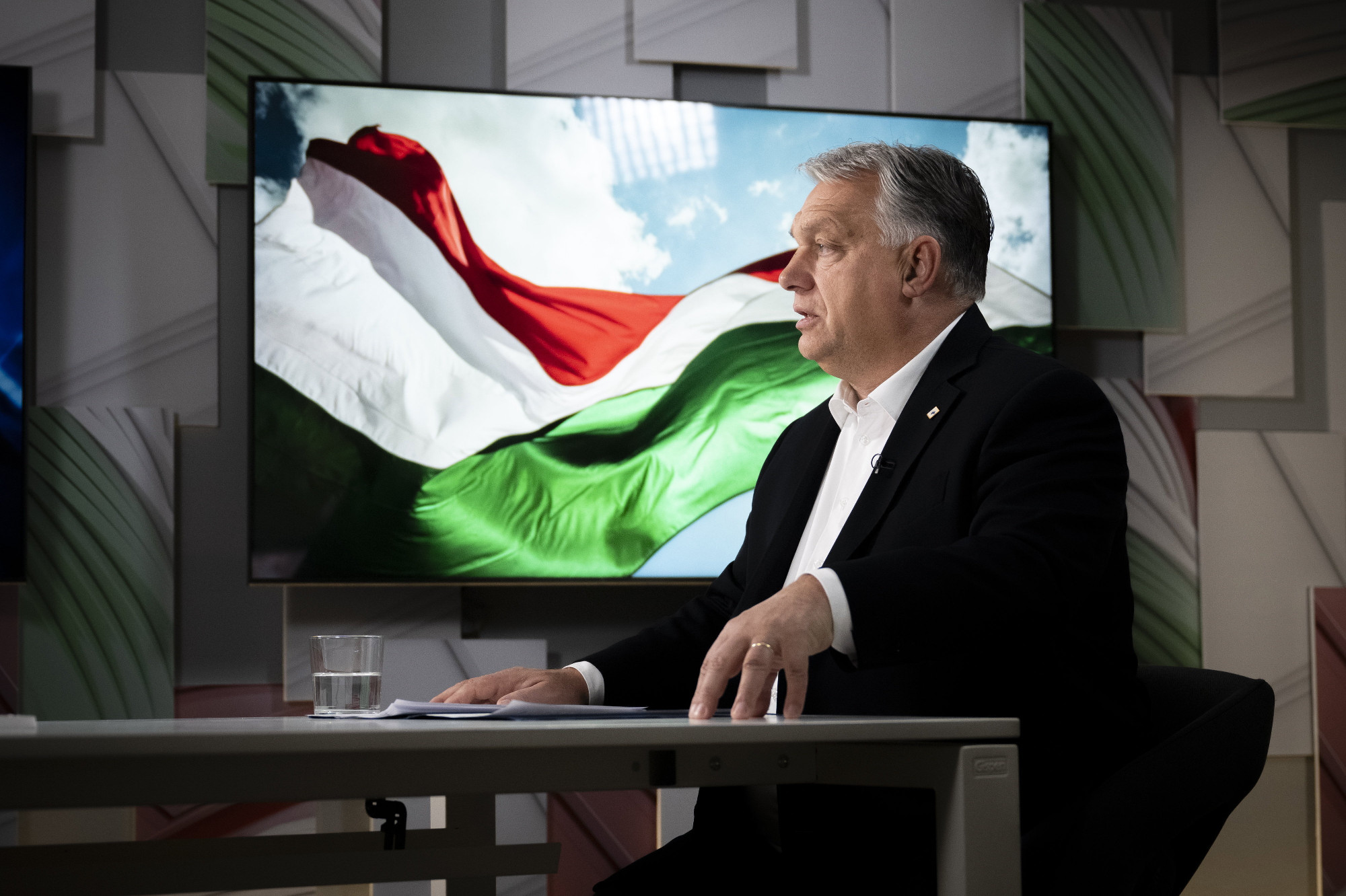 Orbán Viktor bejelentette: újabb nemzeti konzultáció jön