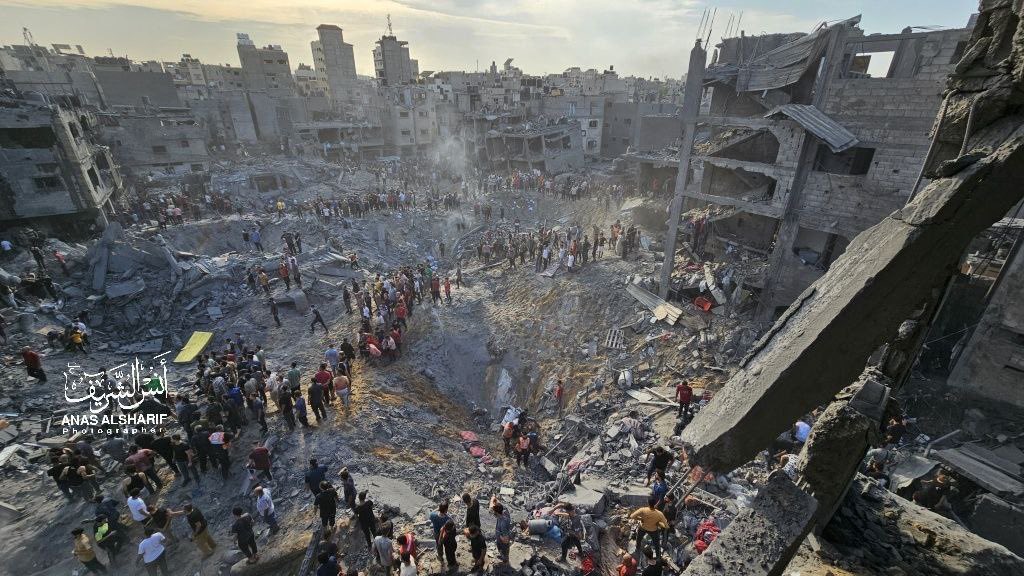 Találatot kapott egy gázai menekülttábor, legalább ötvenen meghaltak