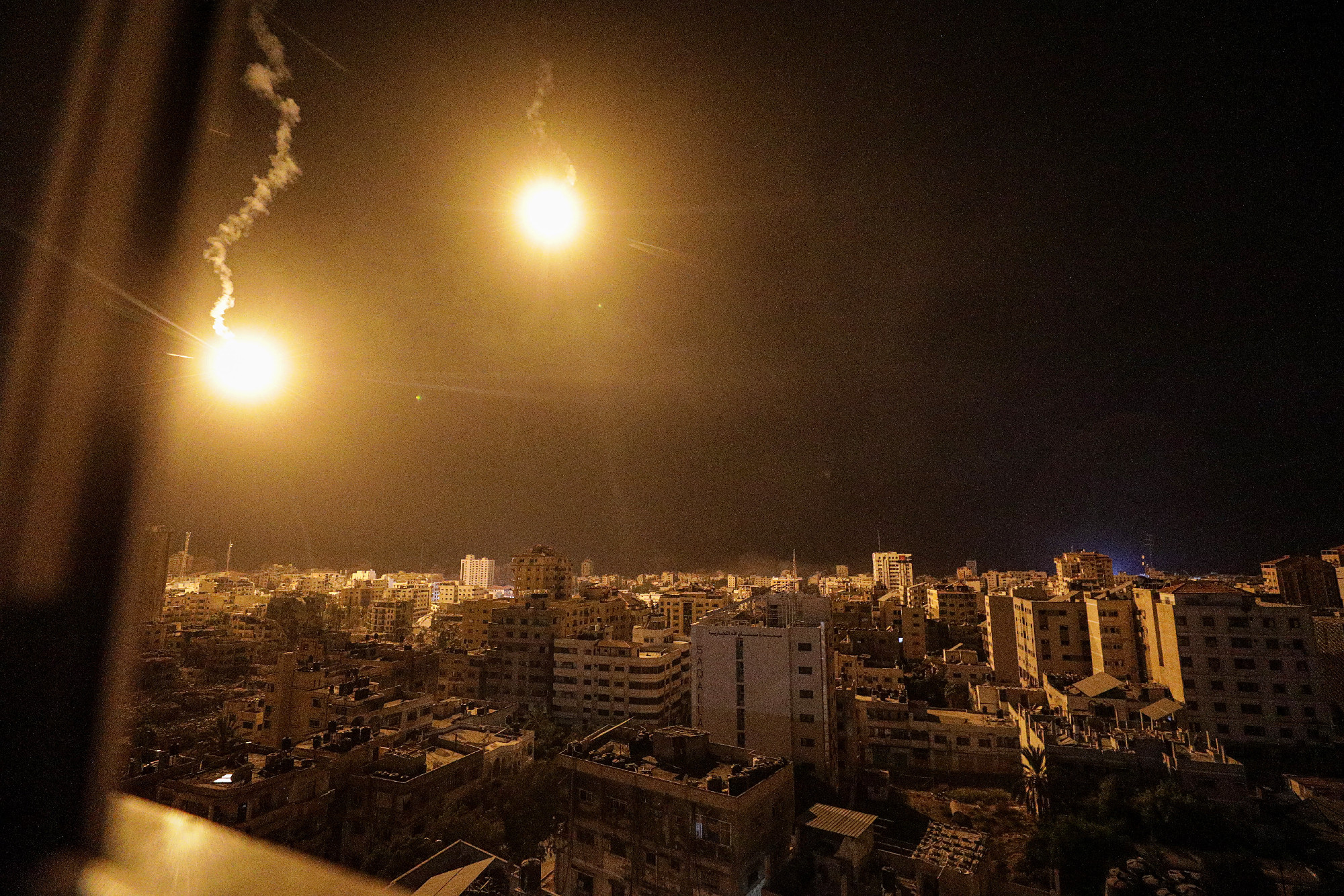 Macron felszólította Izraelt, hogy hagyja abba a gázai civilek bombázását