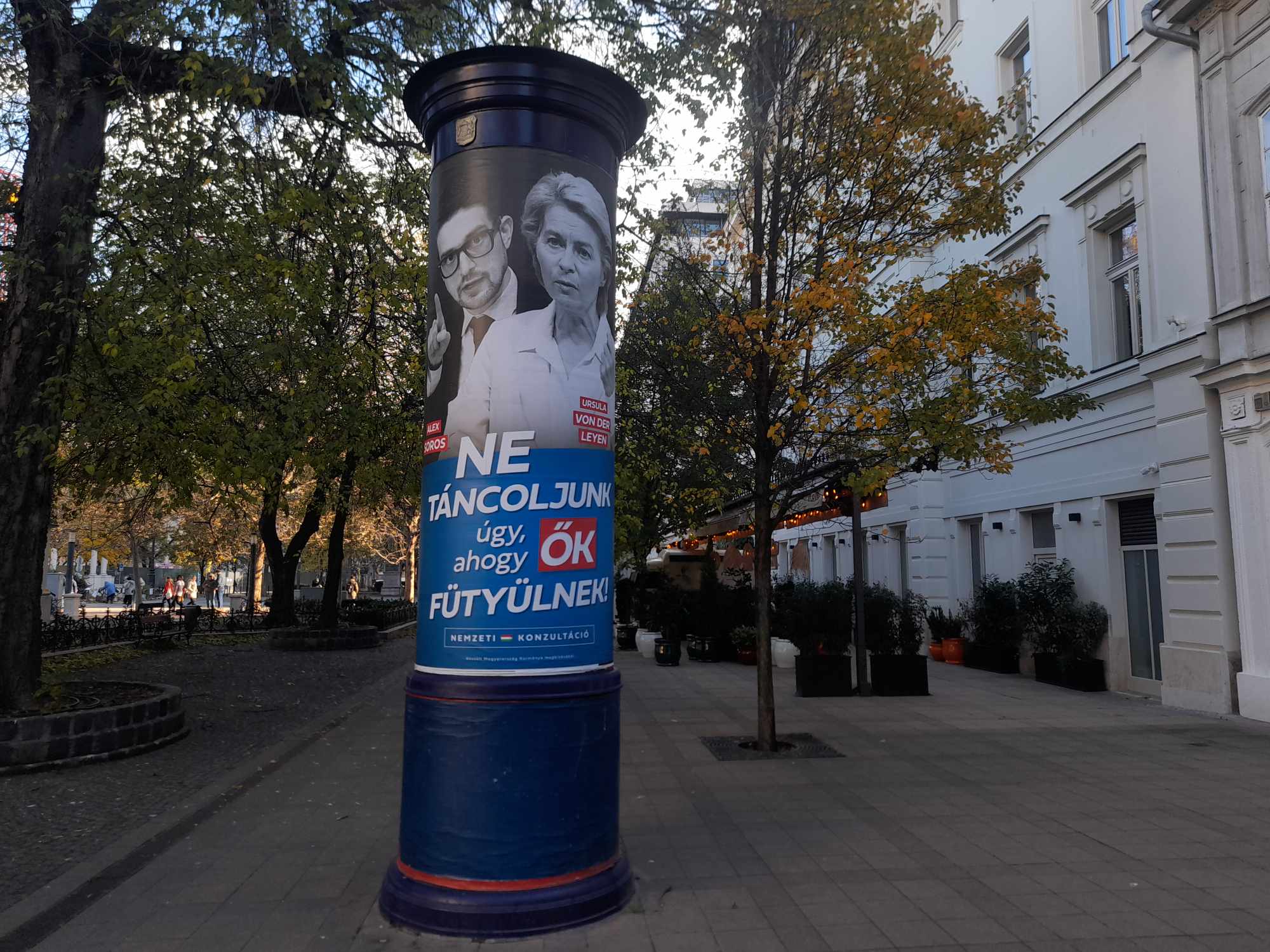 A szemöldökét sem húzta fel Ursula von der Leyen a magyar plakátok miatt