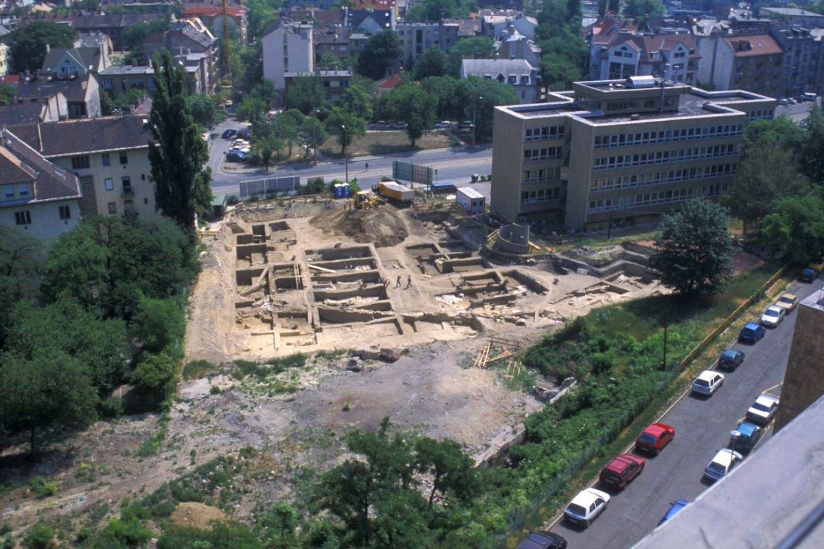 Húsz éve, hogy egy fogatos kocsi bukkant elő egy római temetőben Óbudán