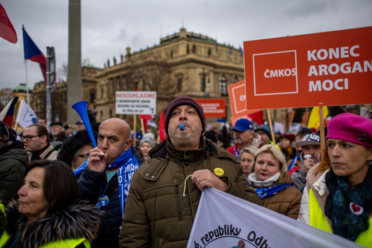Belebukhat-e a cseh Fiala-kormány a masszív sztrájkokba? – Reptér
