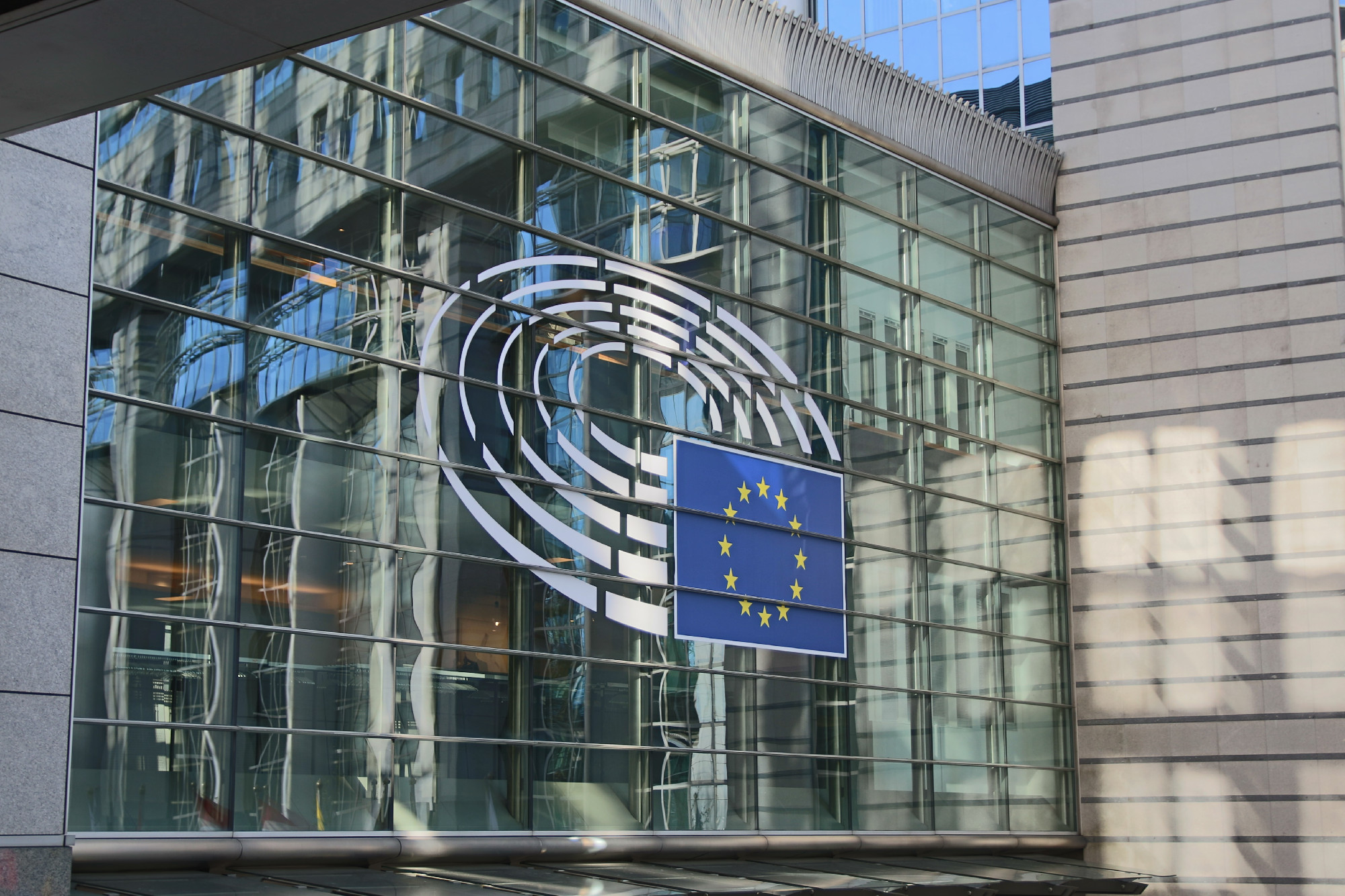 10 milliárd eurót felszabadított az Európai Bizottság, 21 milliárd marad zárolva